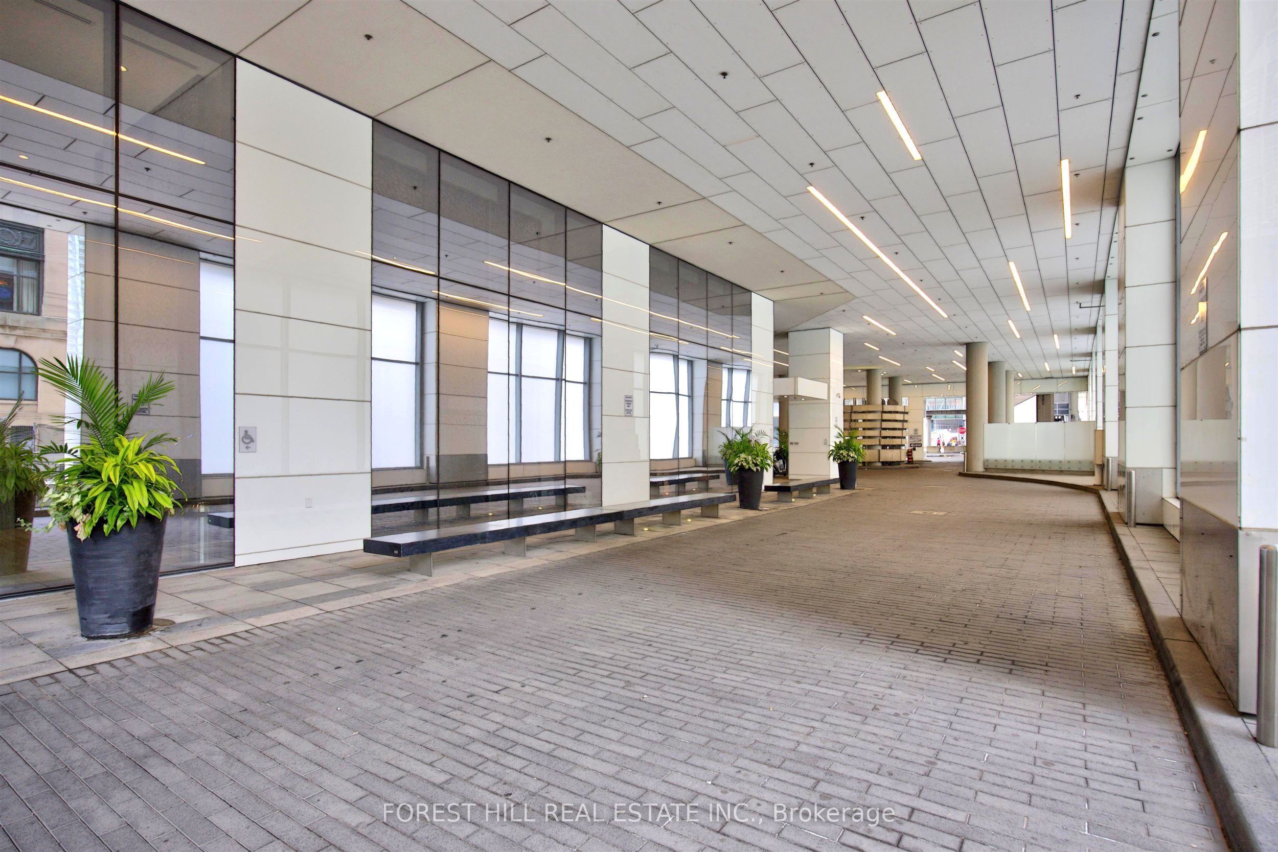 100 Harbour Street 5410, Toronto, ON M5J 0B5 photo 4