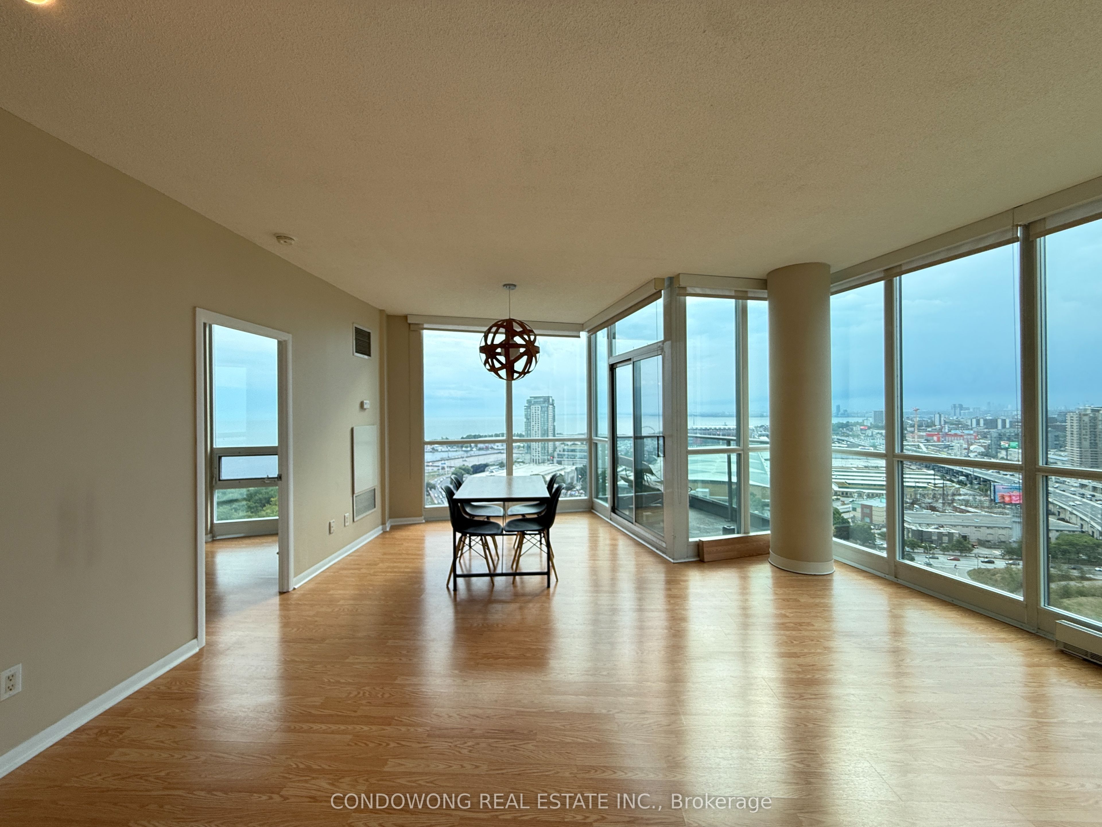 231 Fort York Boulevard 2804, Toronto, ON M5V 1B2 photo 2