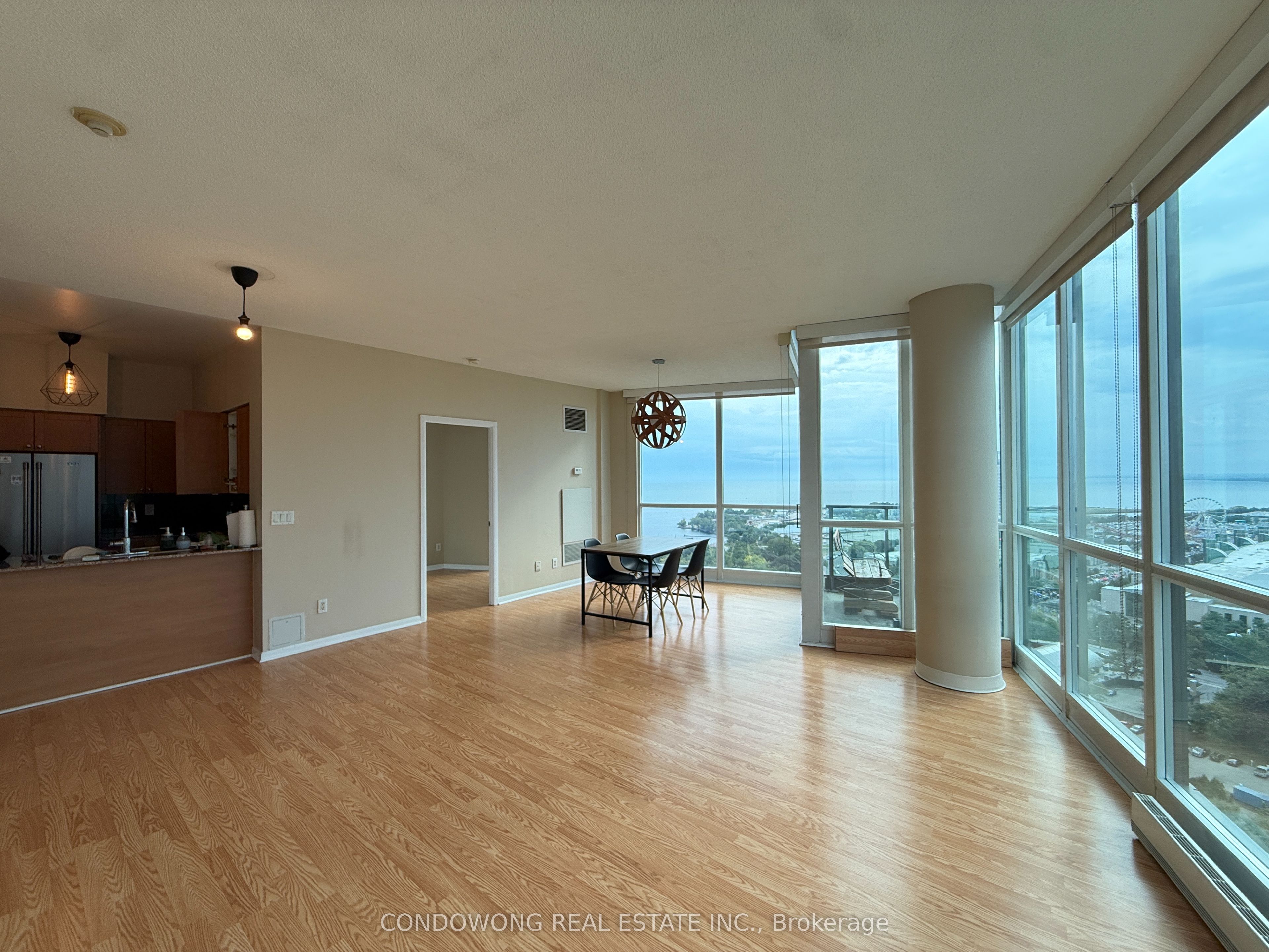 231 Fort York Boulevard 2804, Toronto, ON M5V 1B2 photo 3