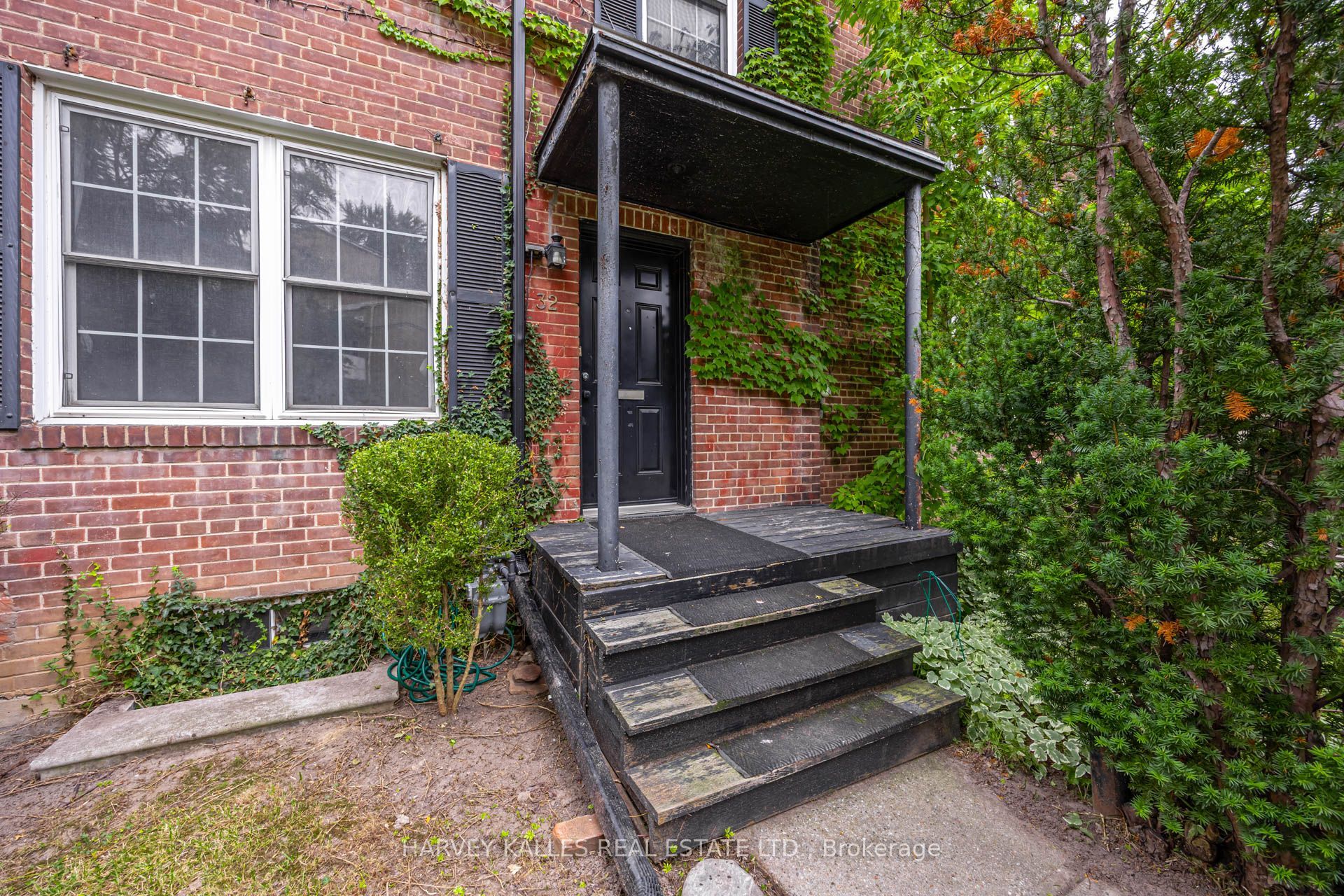 32 Oxton Avenue, Toronto, ON M5P 1L9 photo 2