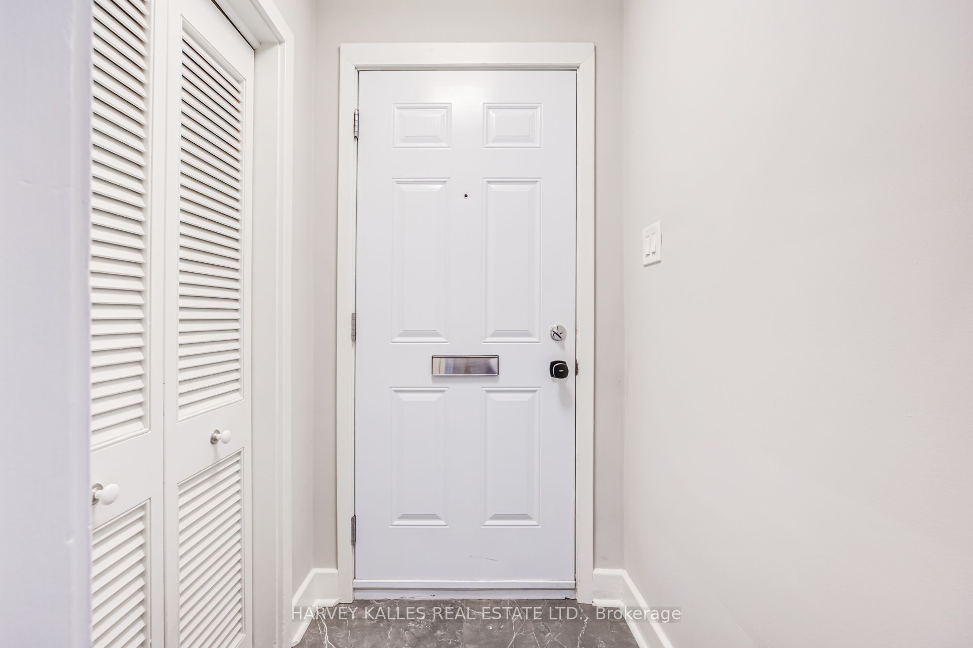 32 Oxton Avenue, Toronto, ON M5P 1L9 photo 3