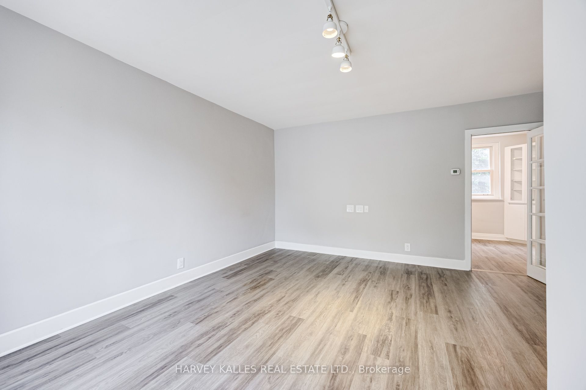 32 Oxton Avenue, Toronto, ON M5P 1L9 photo 4