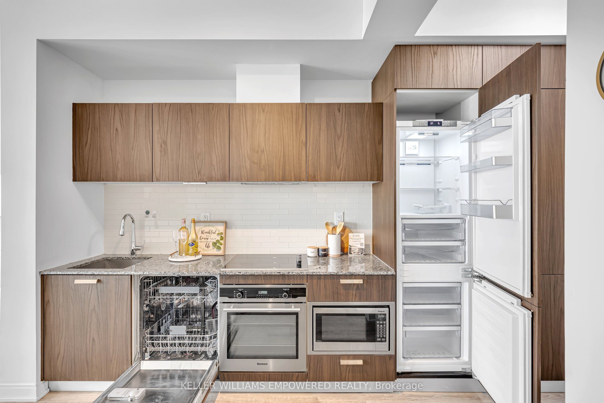 50 Charles Street E 3306, Toronto, ON M4Y 0C3 photo 5