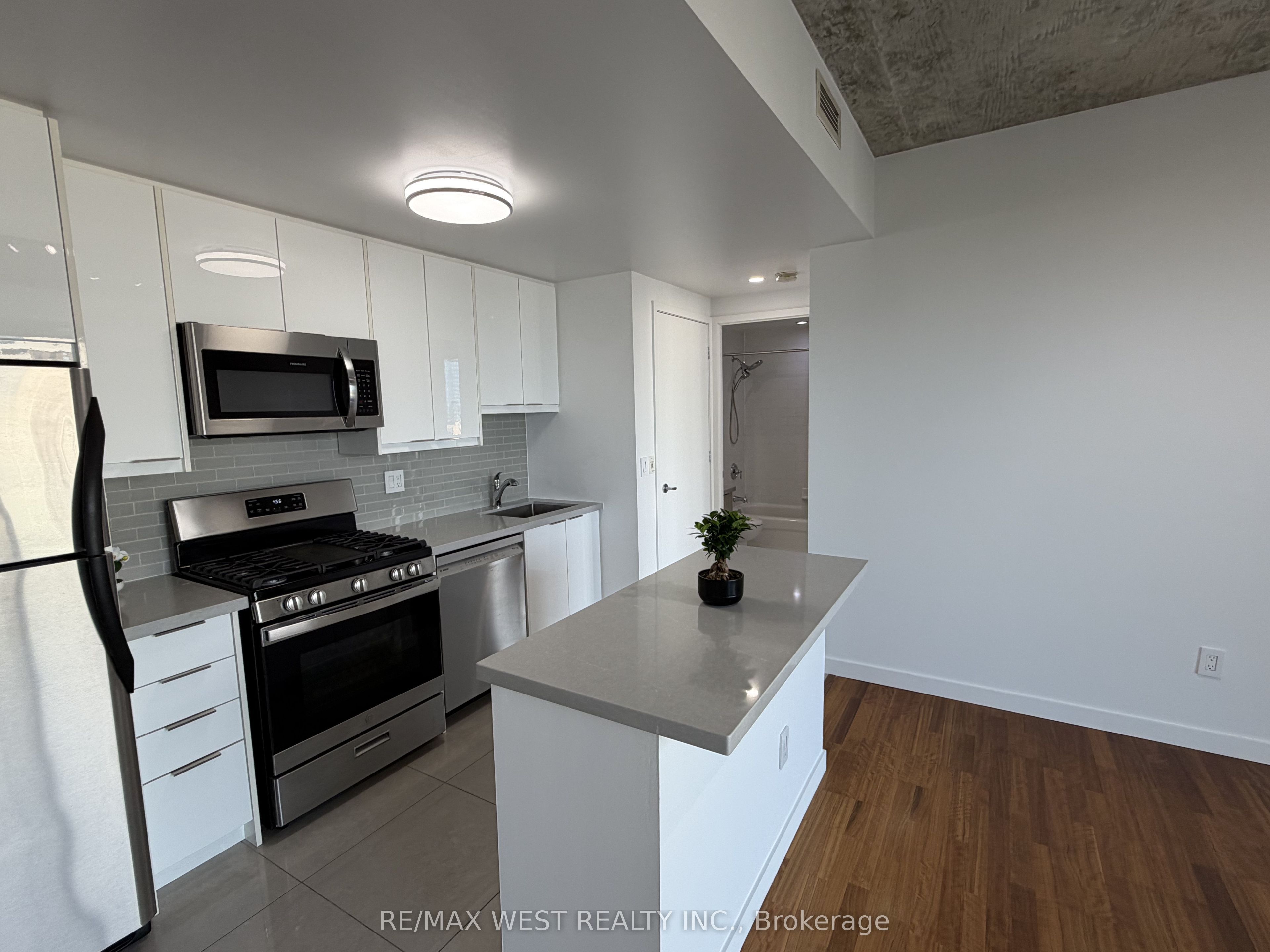 281 Mutual Street 2408, Toronto, ON M4Y 3C4 photo 4