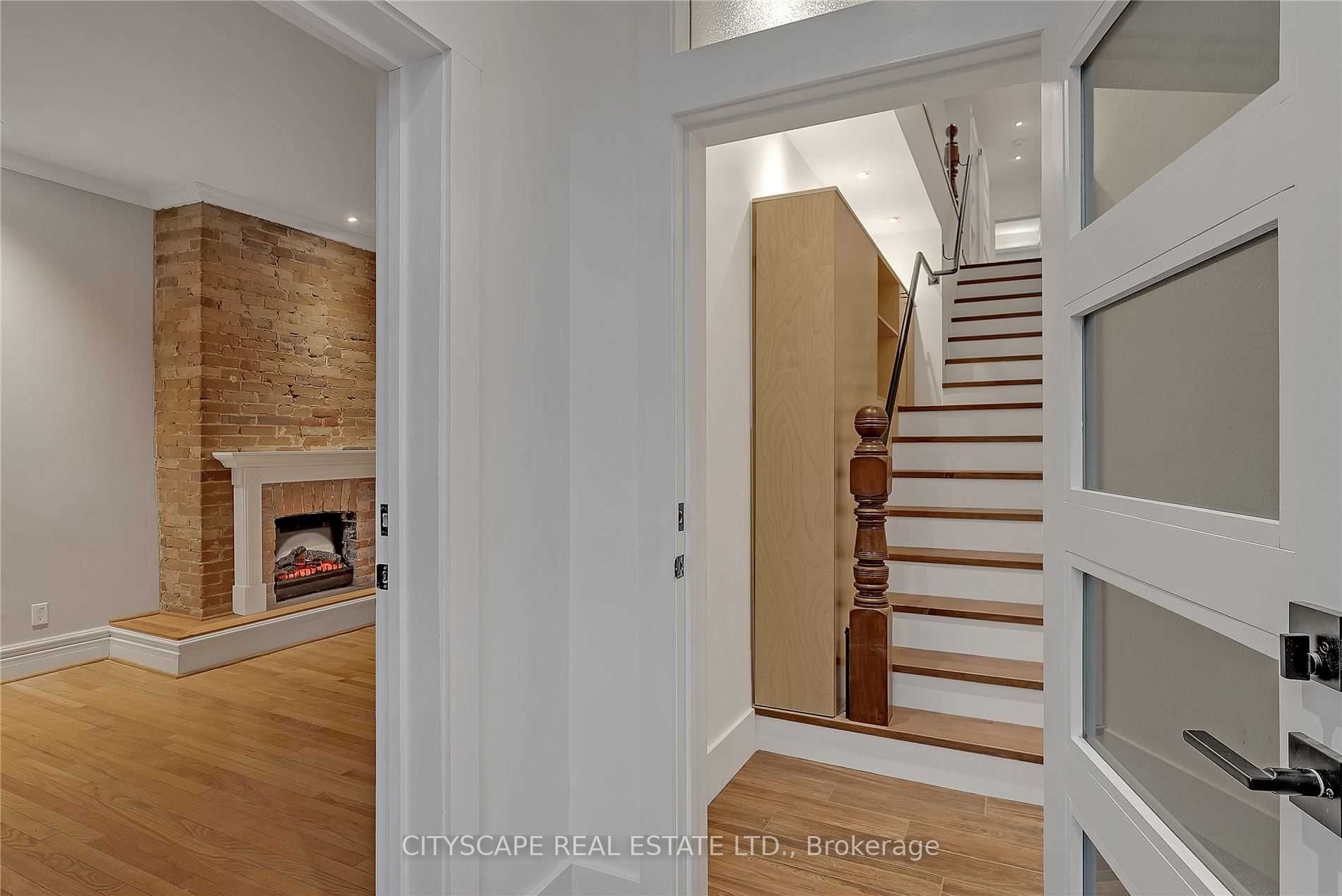180 Strachan Avenue #2 Upper, Toronto, ON M6J 2S9 photo 2
