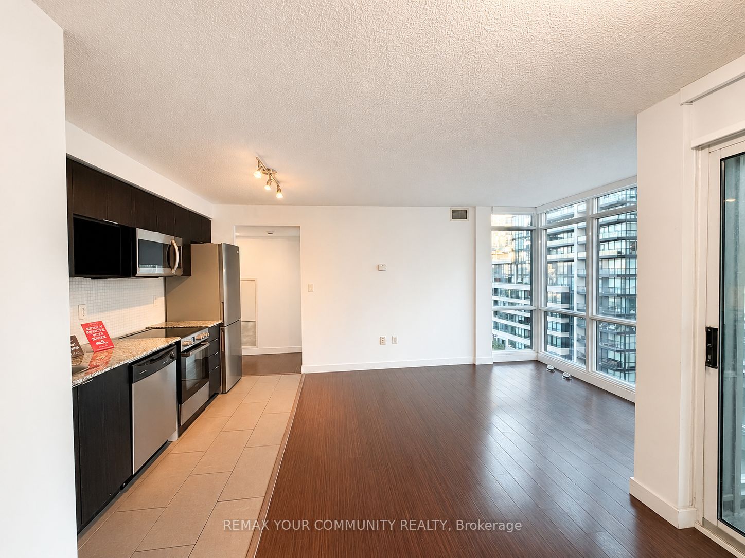 15 Fort York Boulevard 1103, Toronto, ON M5V 3Y4