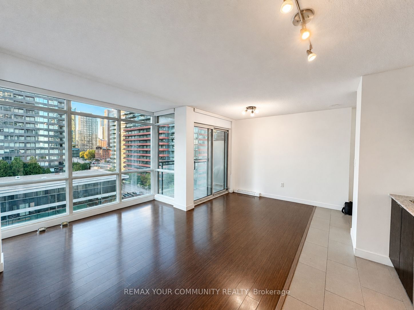 15 Fort York Boulevard 1103, Toronto, ON M5V 3Y4 photo 4