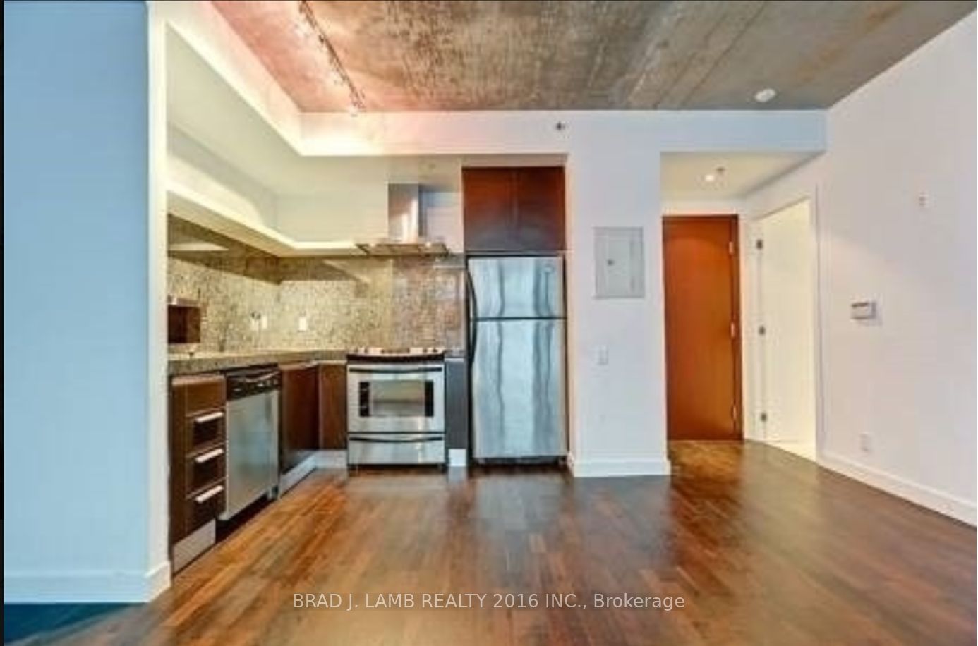 75 Portland Street 522, Toronto, ON M5V 2M9 photo 2