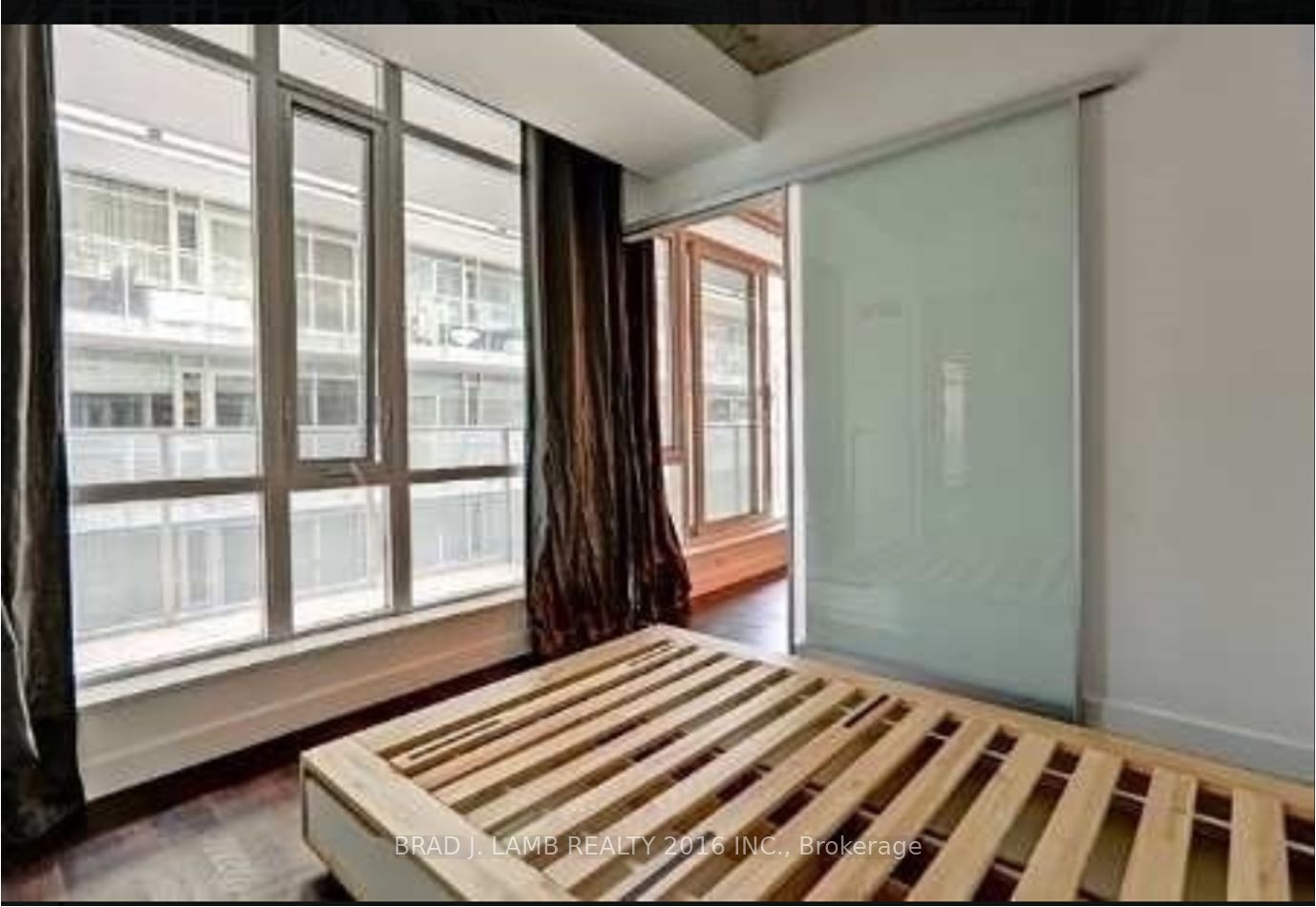 75 Portland Street 522, Toronto, ON M5V 2M9 photo 3