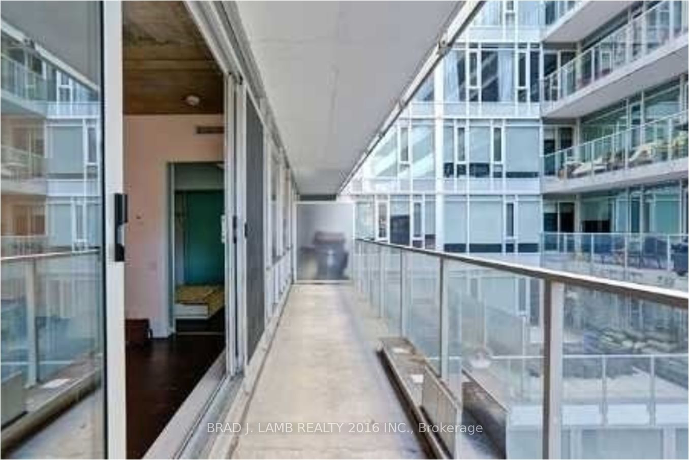 75 Portland Street 522, Toronto, ON M5V 2M9 photo 4