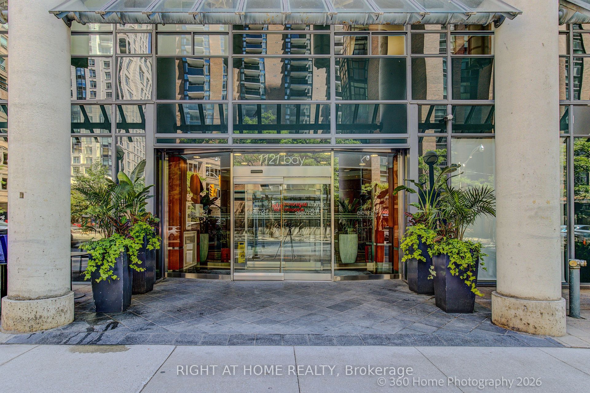 1121 Bay Street 1907, Toronto, ON M5S 2B3 photo 2