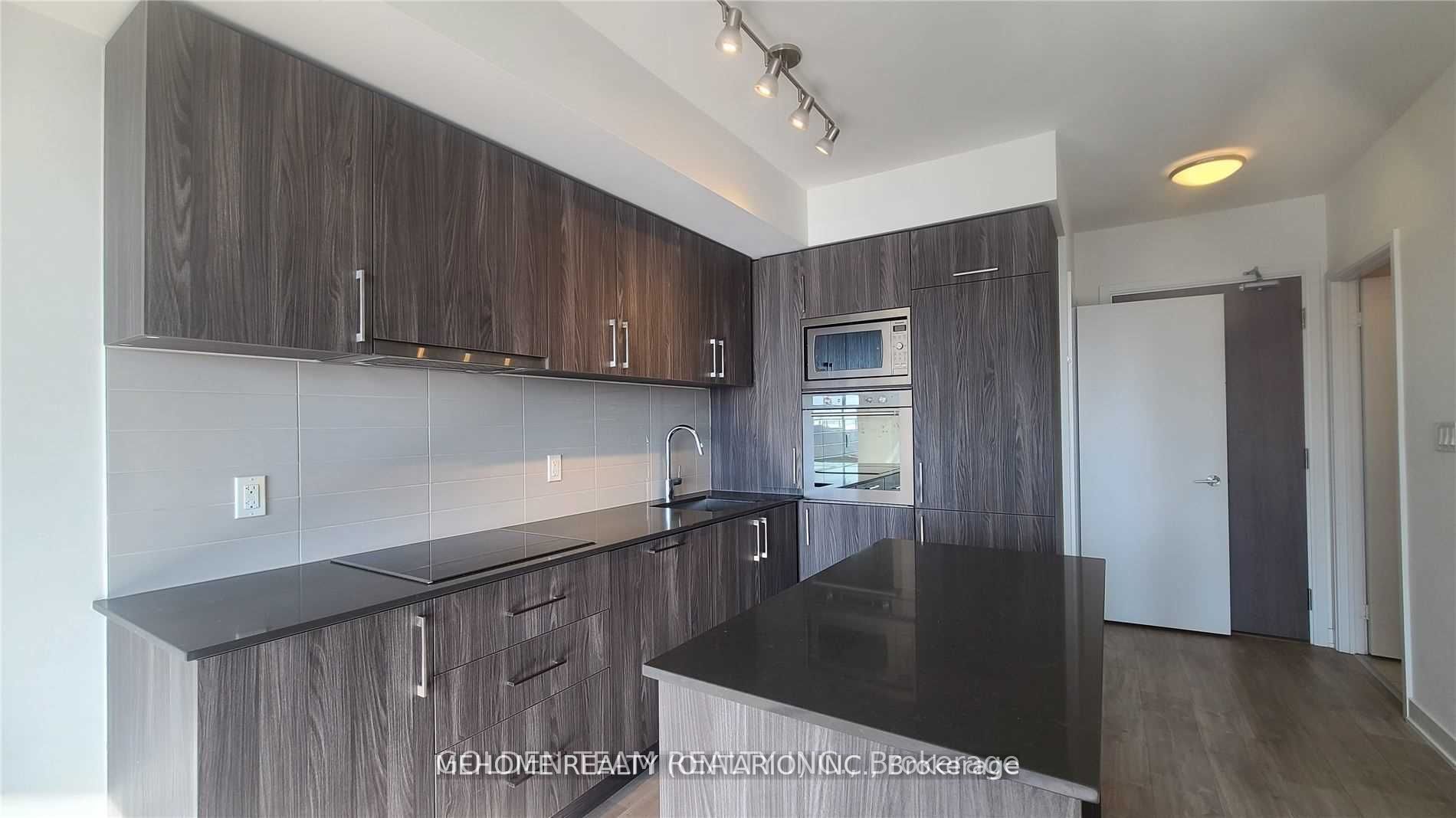 27 Bathurst Street 711, Toronto, ON M5V 2P1 photo 3
