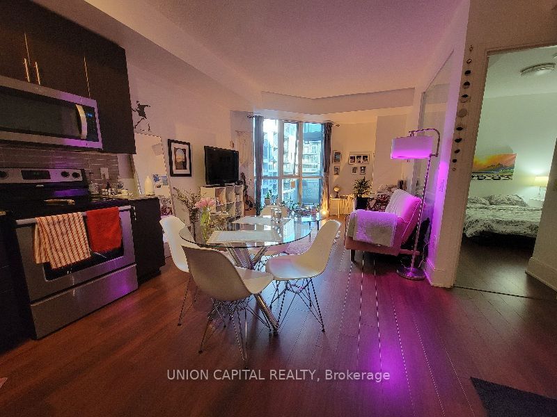 560 Front Street W 832, Toronto, ON M5V 1C1 photo 2