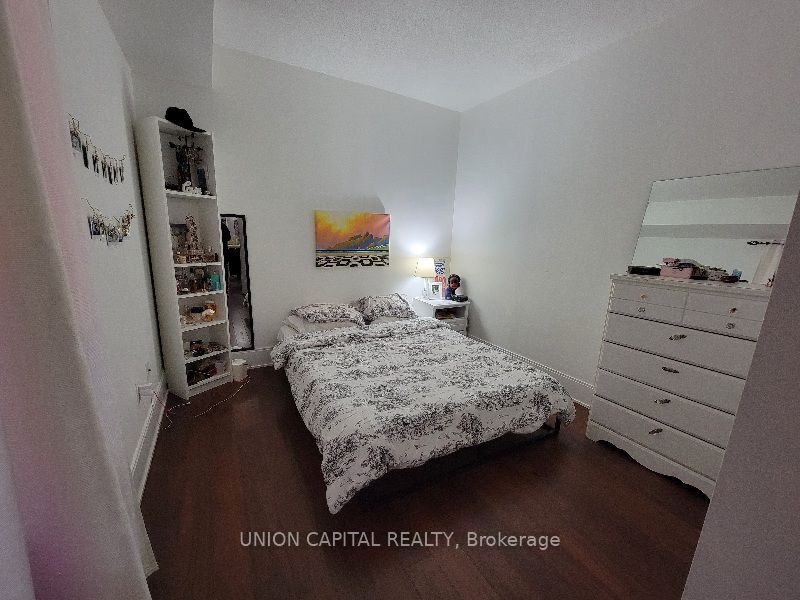 560 Front Street W 832, Toronto, ON M5V 1C1 photo 4