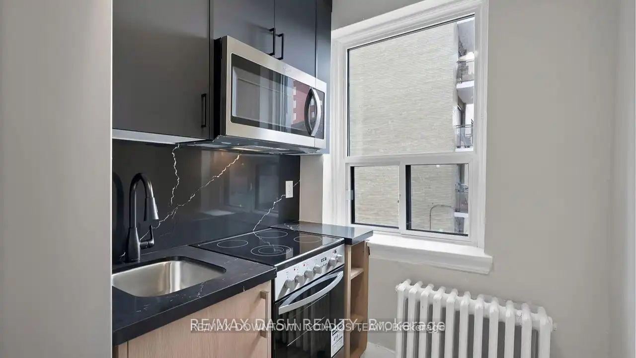 50 Raglan Avenue 7, Toronto, ON M6C 2L1 photo 2