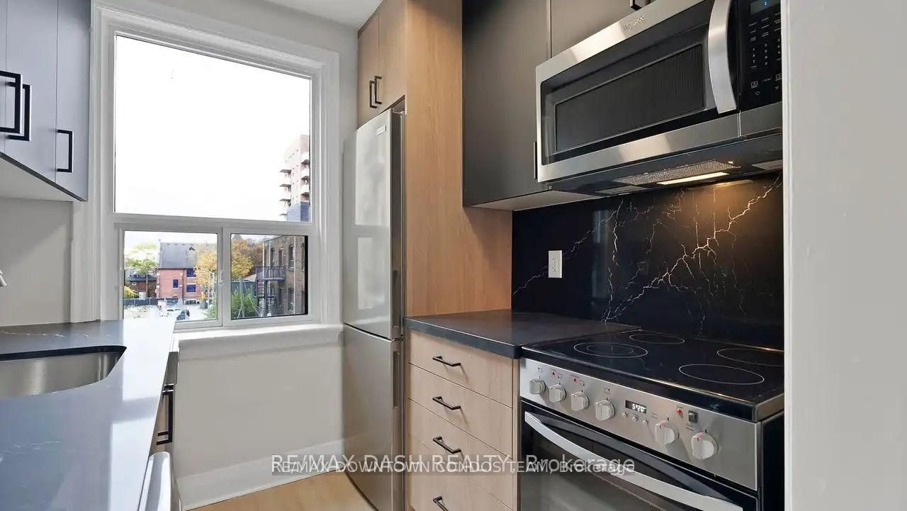 50 Raglan Avenue 7, Toronto, ON M6C 2L1 photo 5