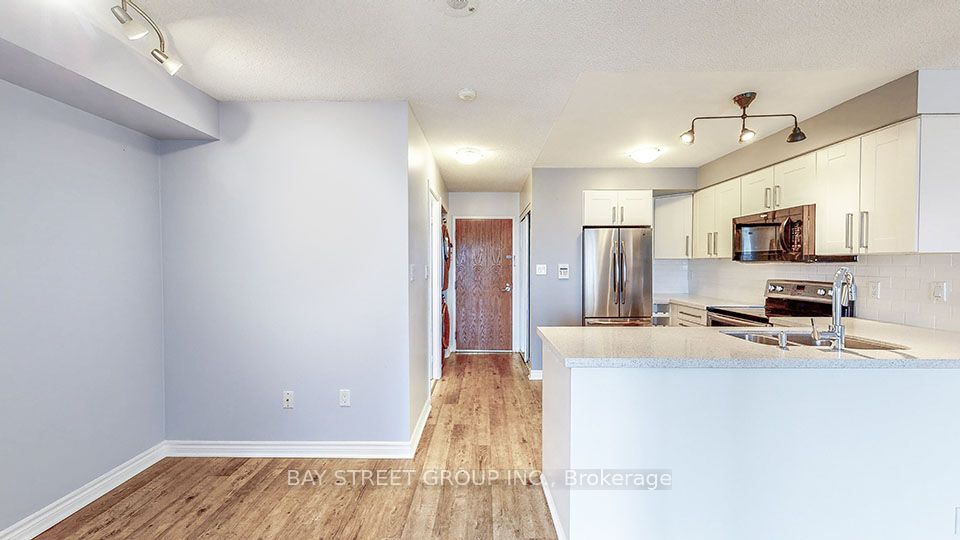 7 Lorraine Drive 1701, Toronto, ON M2N 7H2 photo 4