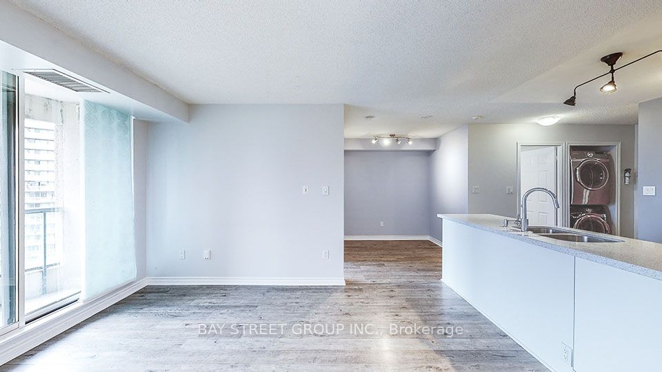 7 Lorraine Drive 1701, Toronto, ON M2N 7H2 photo 5