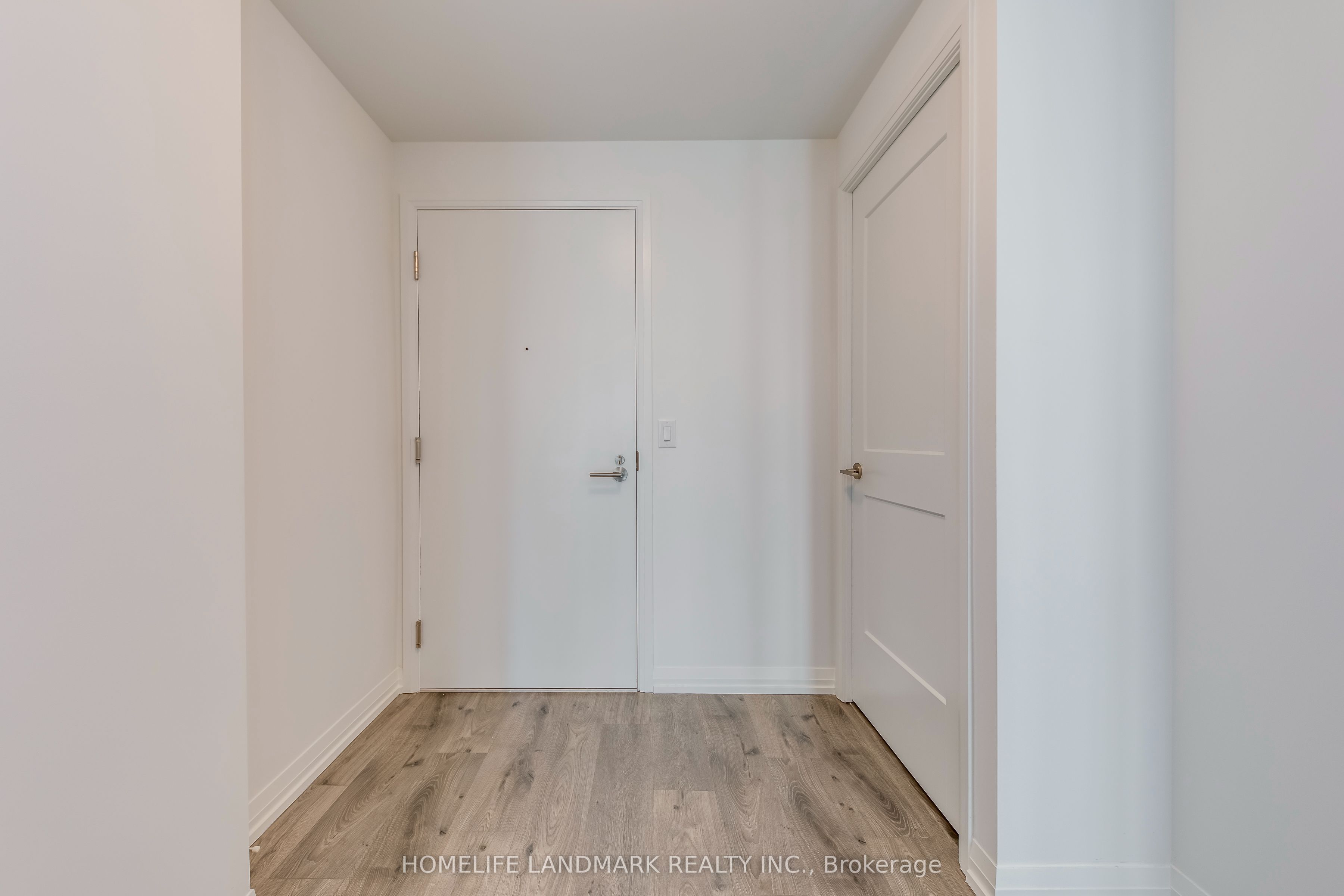 8 Widmer Street 2411, Toronto, ON M5V 0W6 photo 2