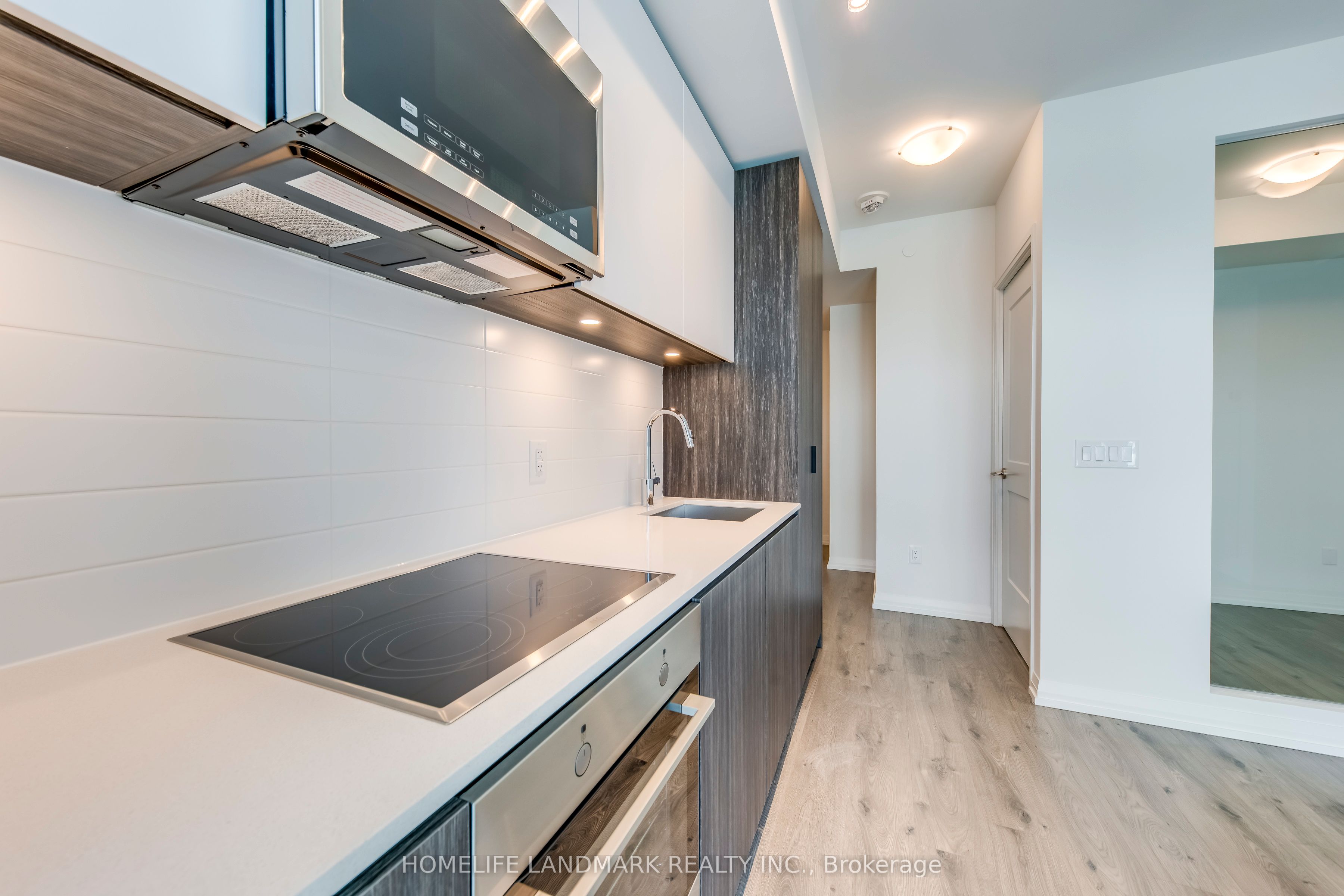 8 Widmer Street 2411, Toronto, ON M5V 0W6 photo 5