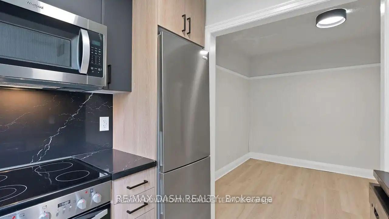 50 Raglan Avenue 5, Toronto, ON M6C 2L1 photo 3