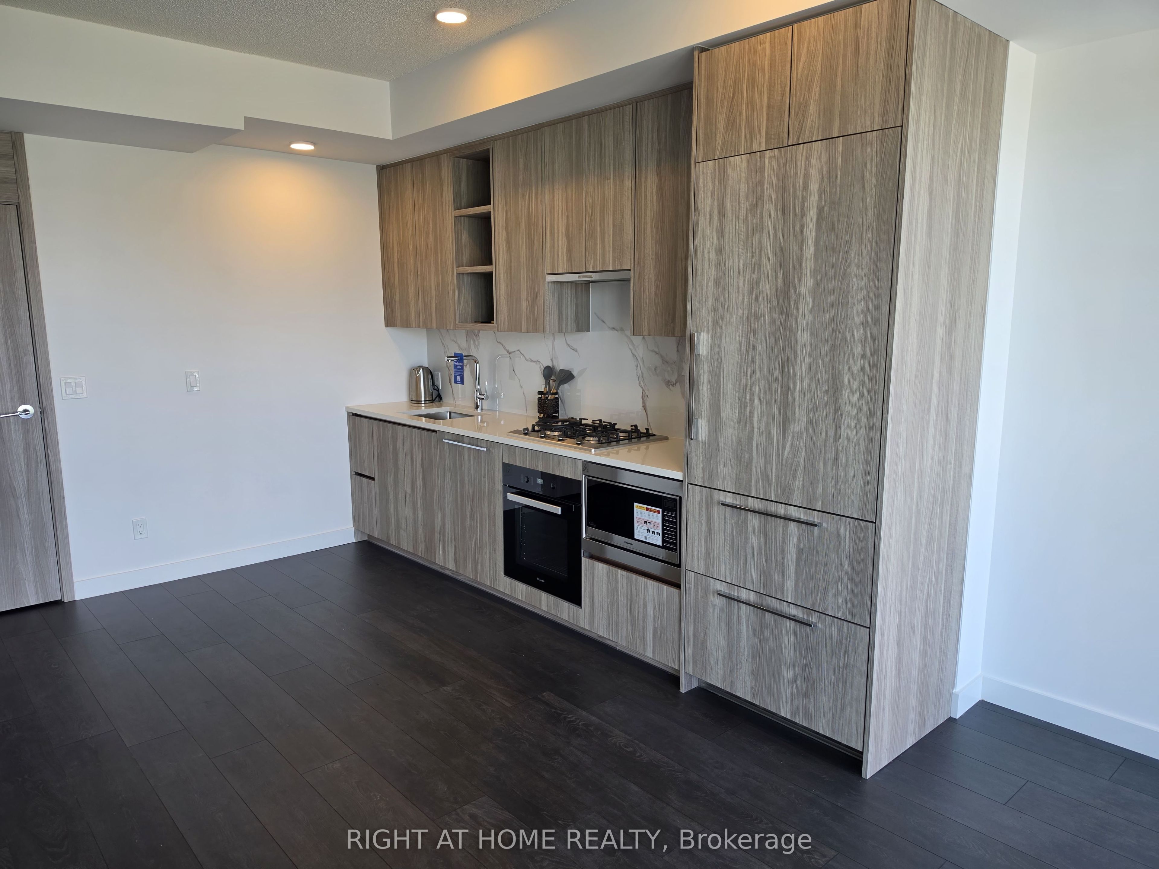 75 Billes Heights 916, Toronto, ON M2K 0J8 photo 4