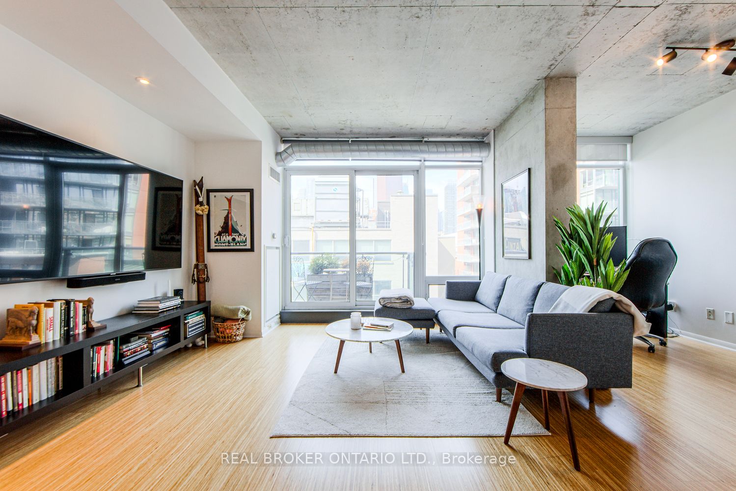 333 Adelaide Street E 732, Toronto, ON M5A 1N3