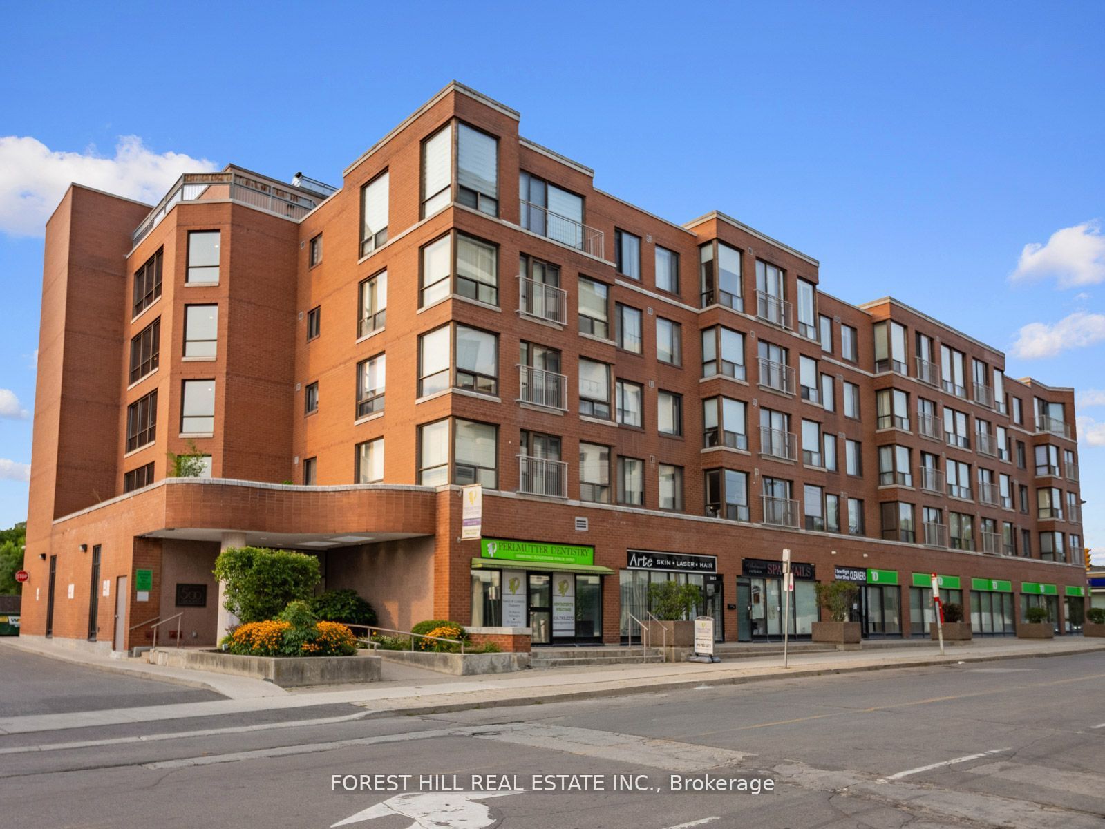 500 Glencairn Avenue 303, Toronto, ON M6B 1Z1 photo 2