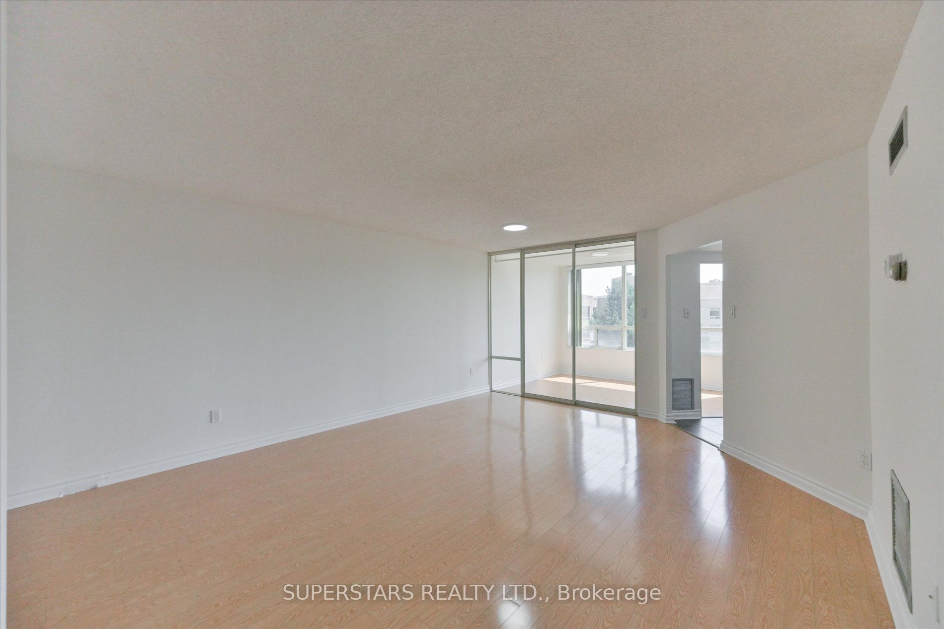 1210 Don Mills Road 625, Toronto, ON M3B 3N9 photo 3