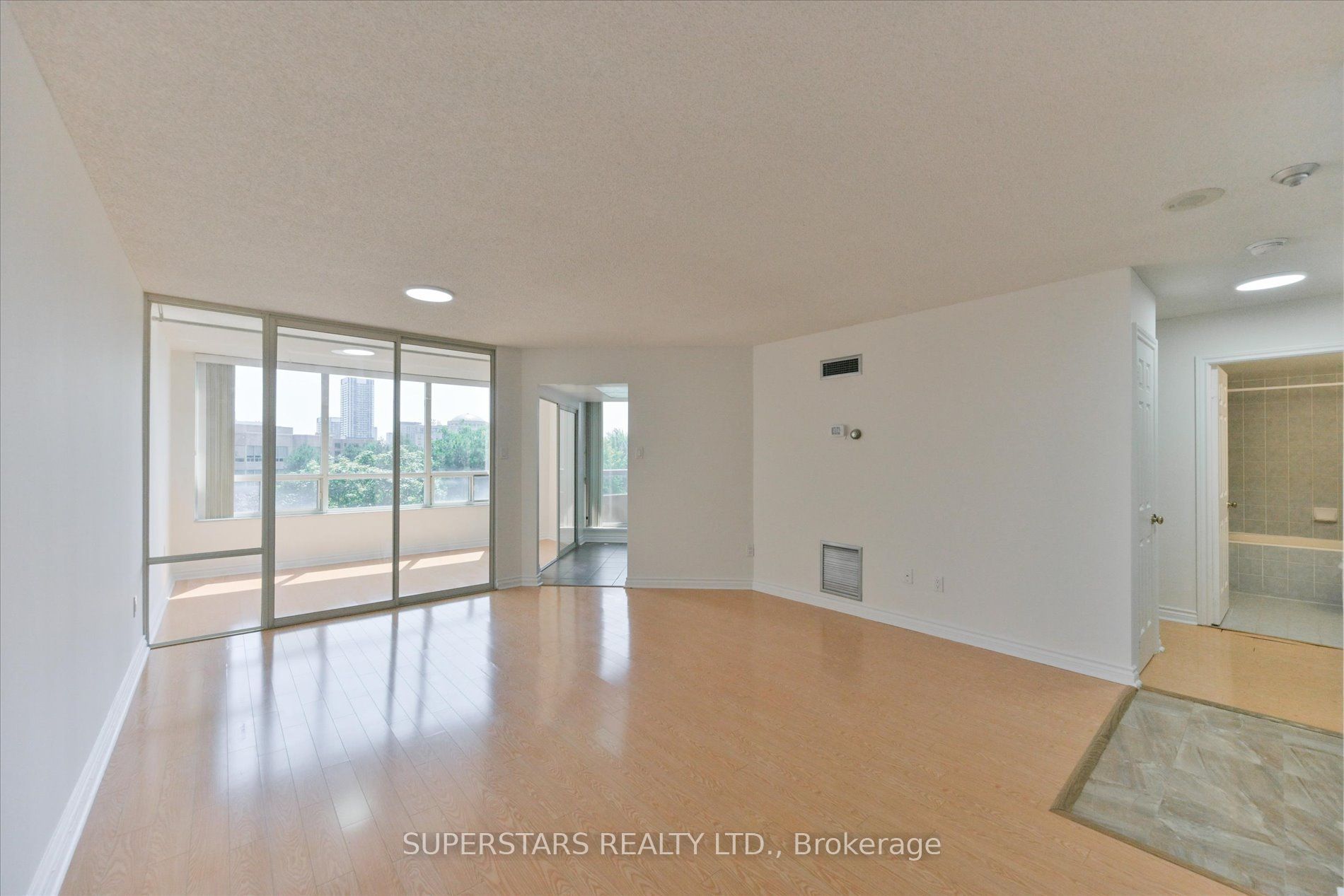 1210 Don Mills Road 625, Toronto, ON M3B 3N9 photo 4