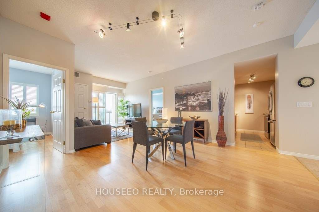 778 Sheppard Avenue W 302, Toronto, ON M3H 6B7 photo 2