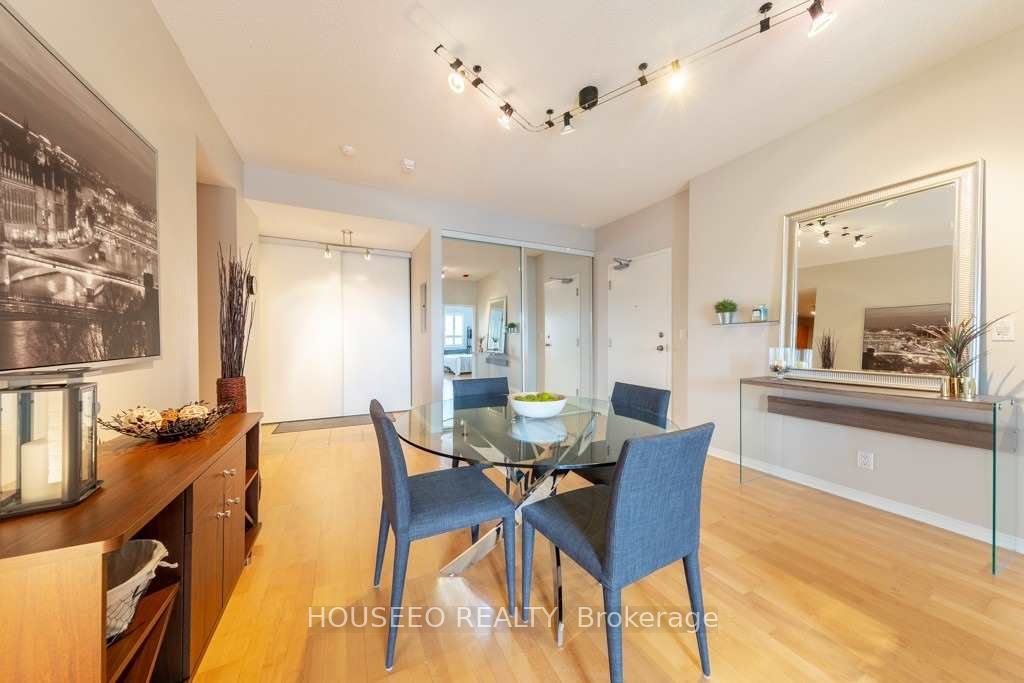 778 Sheppard Avenue W 302, Toronto, ON M3H 6B7 photo 3