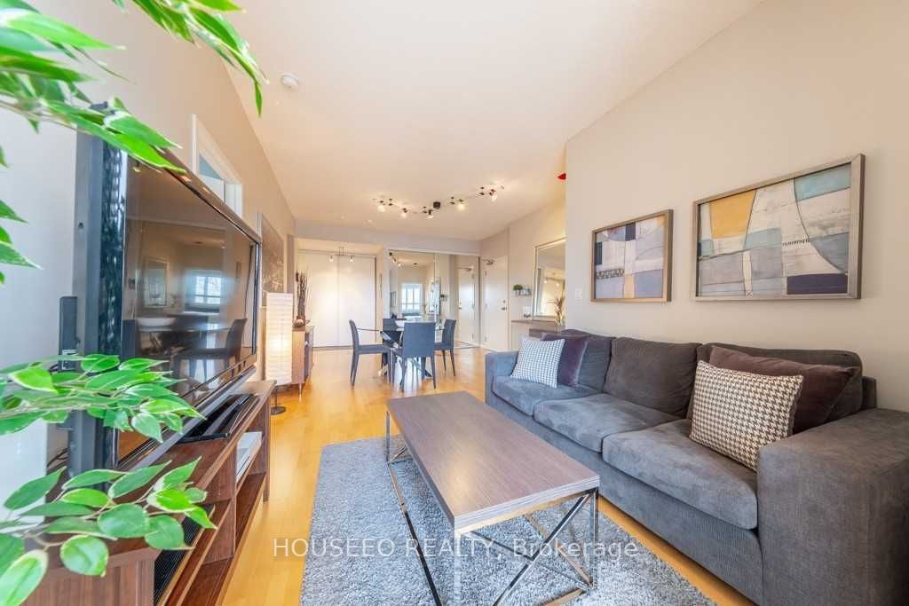 778 Sheppard Avenue W 302, Toronto, ON M3H 6B7 photo 4