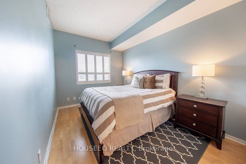 778 Sheppard Avenue W 302, Toronto, ON M3H 6B7 photo 5