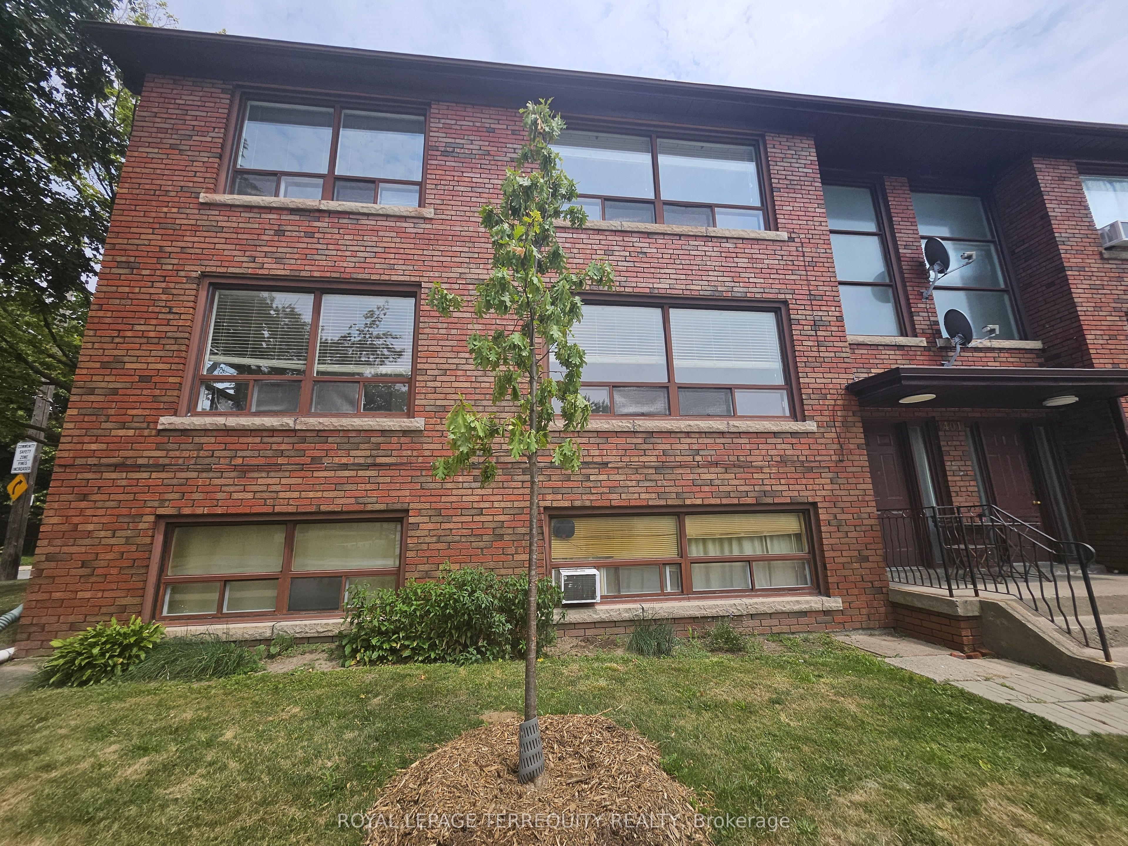 401 Winnett Avenue 3, Toronto, ON M6C 3M2