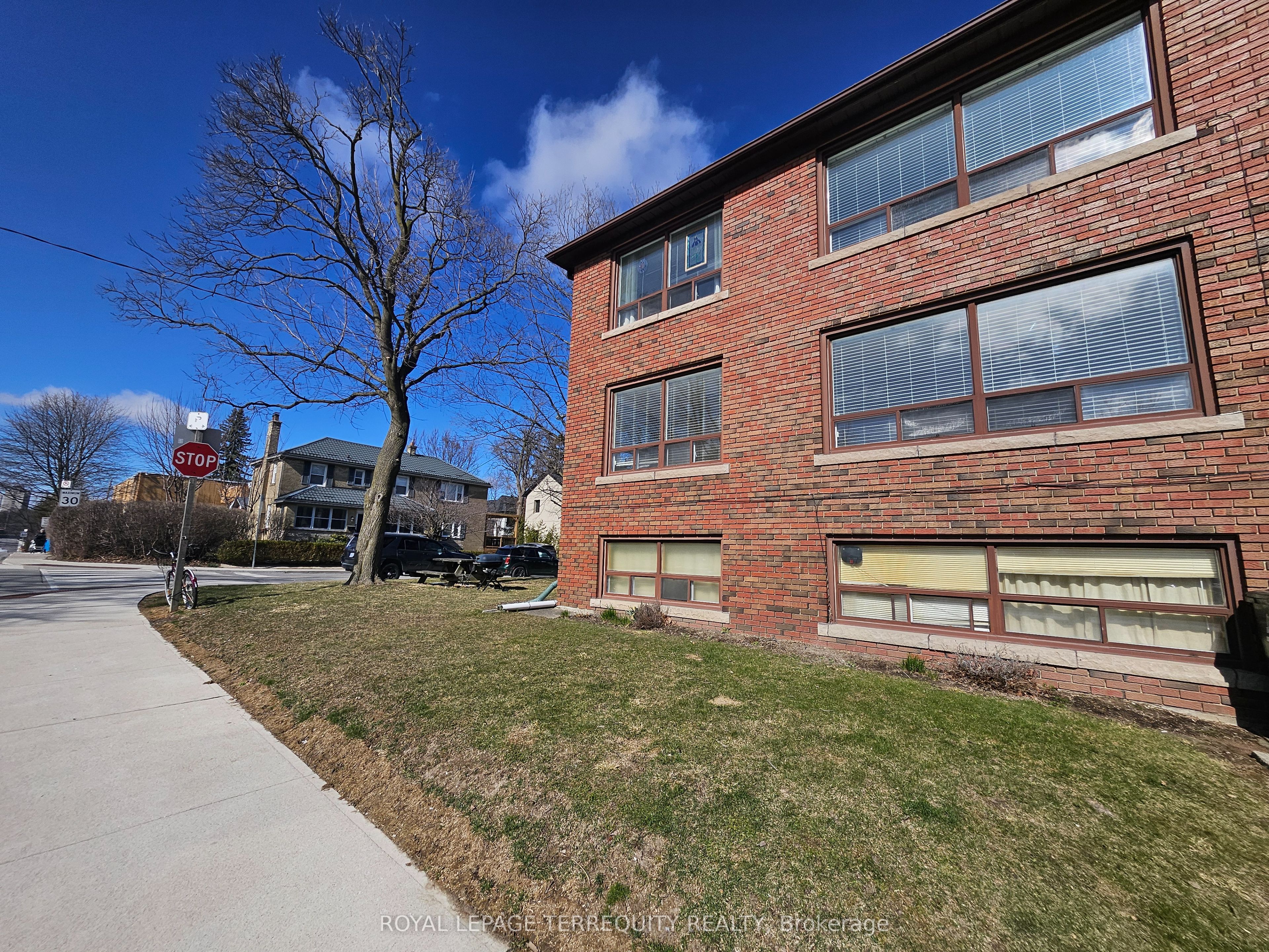 401 Winnett Avenue 3, Toronto, ON M6C 3M2 photo 3