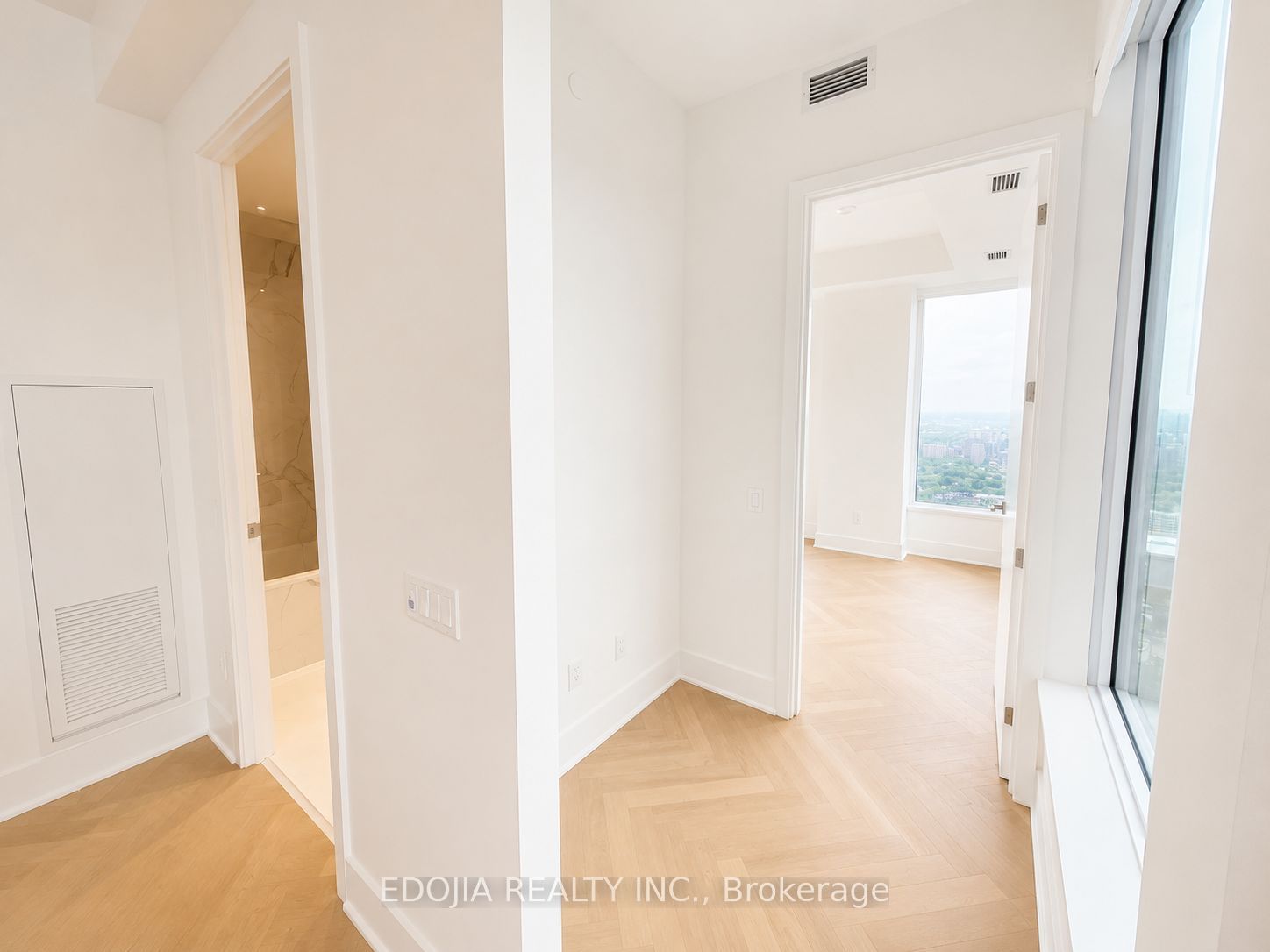 11 Yorkville Avenue 6004, Toronto, ON M1W 1L2 photo 3