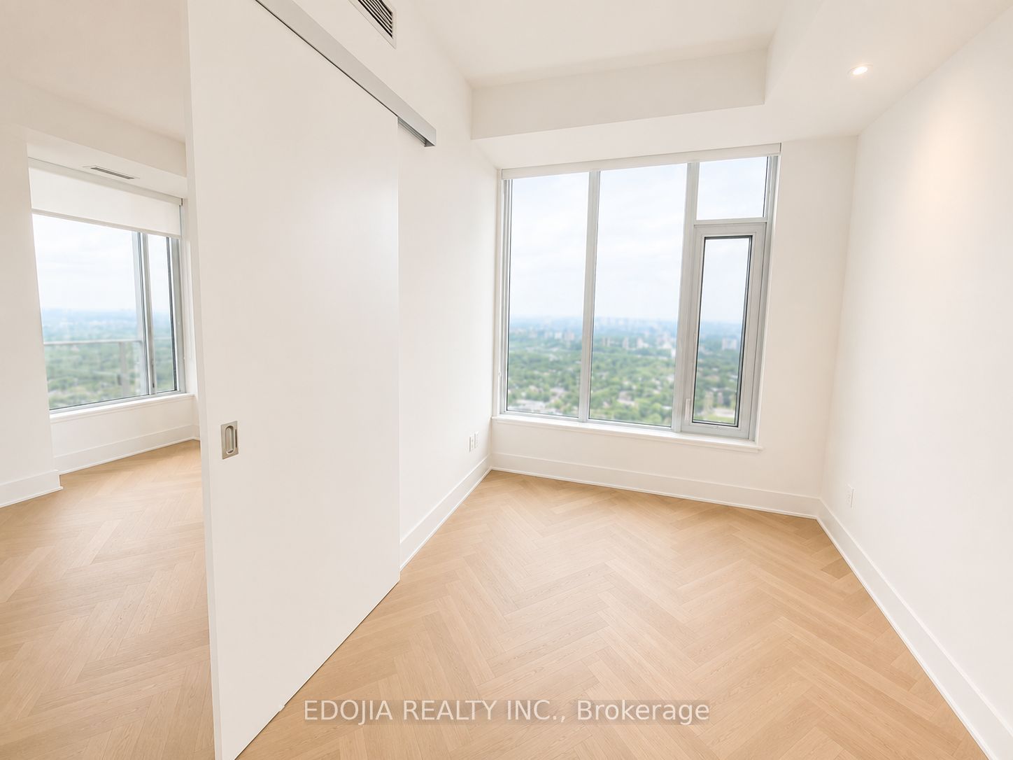 11 Yorkville Avenue 6004, Toronto, ON M1W 1L2 photo 4