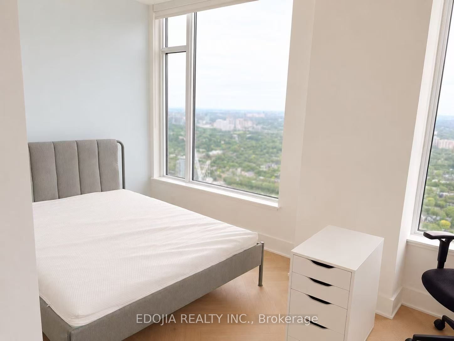 11 Yorkville Avenue 6004, Toronto, ON M1W 1L2 photo 5