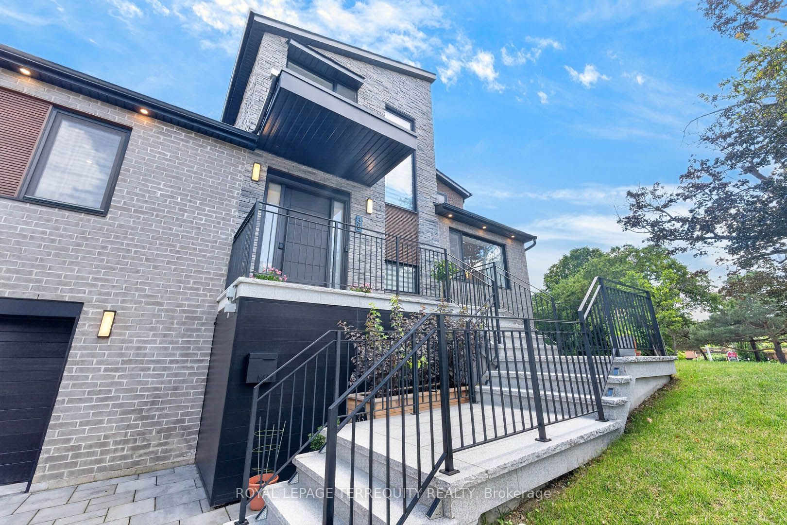 35 Tottenham Road, Toronto, ON M3C 2J5 photo 2
