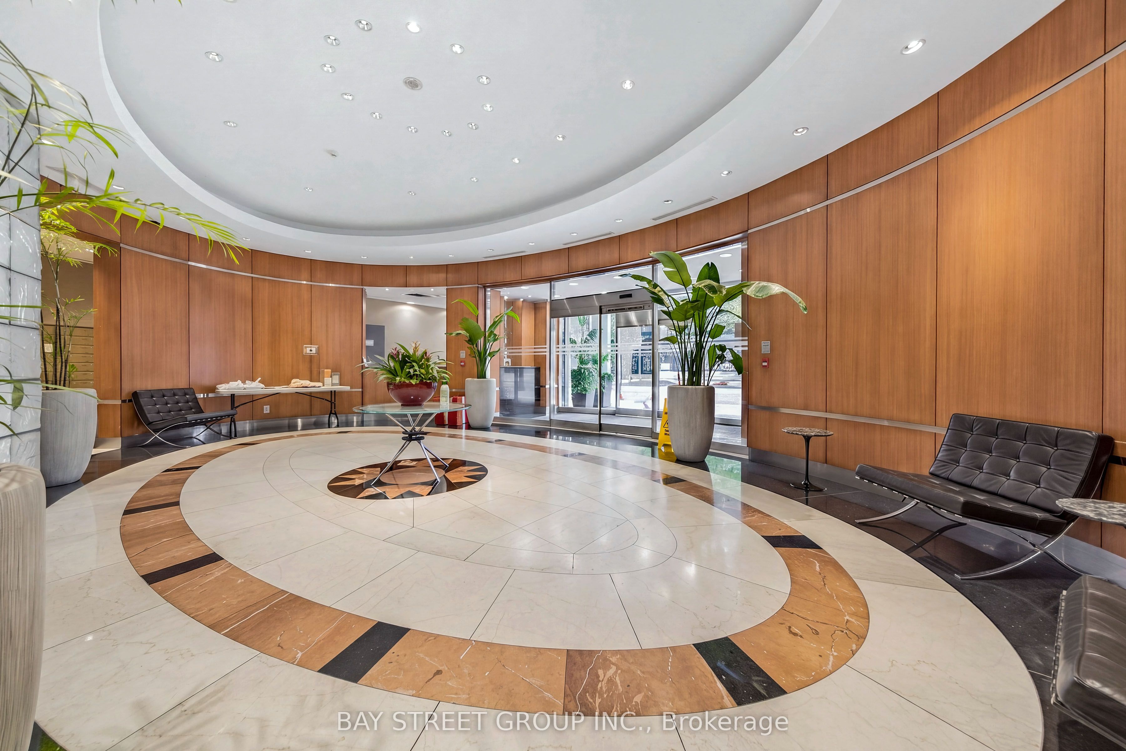 1121 Bay Street 805, Toronto, ON M5S 3L9 photo 2