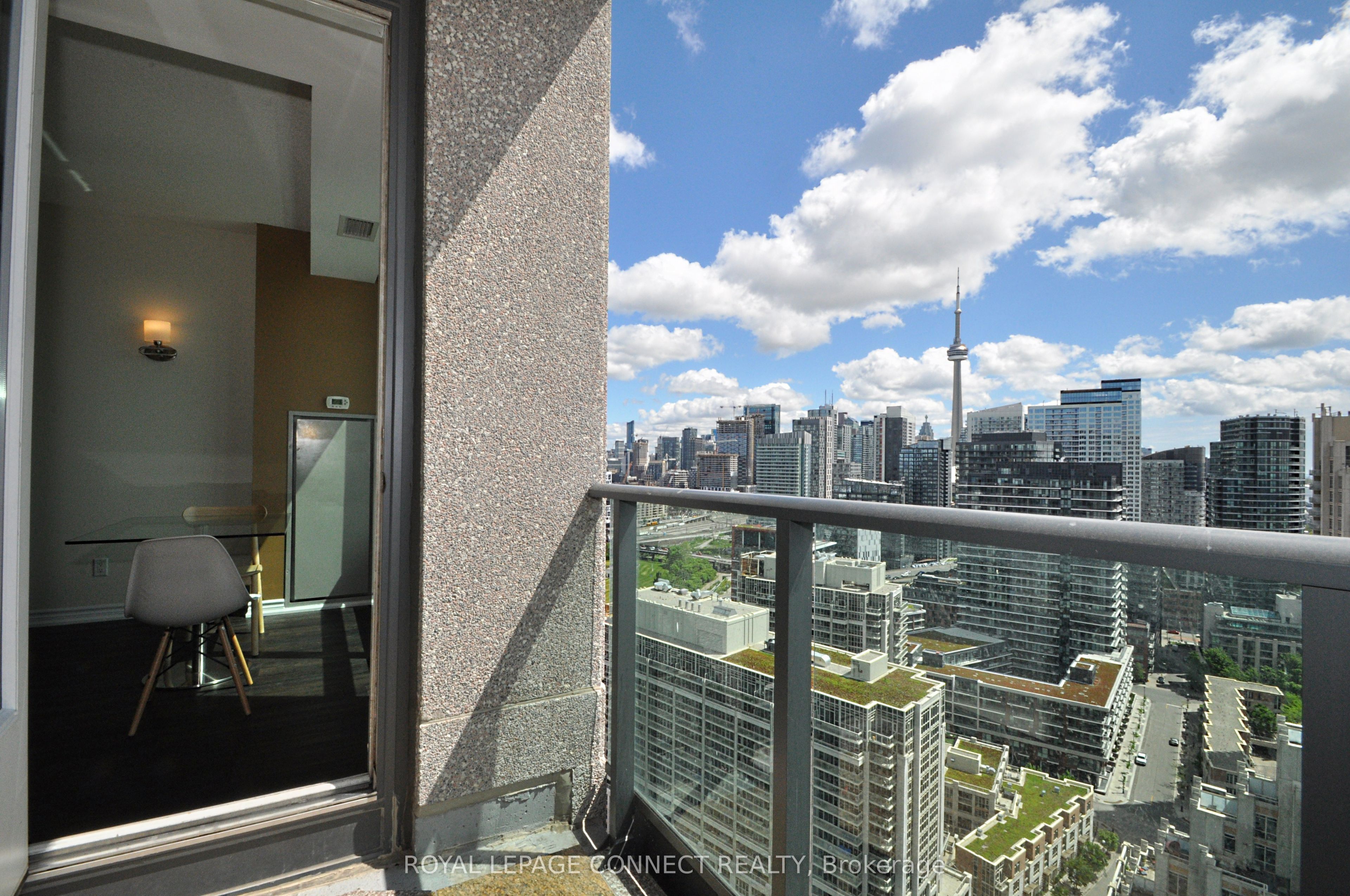 215 Fort York Boulevard 2812, Toronto, ON M5V 4A2 photo 2