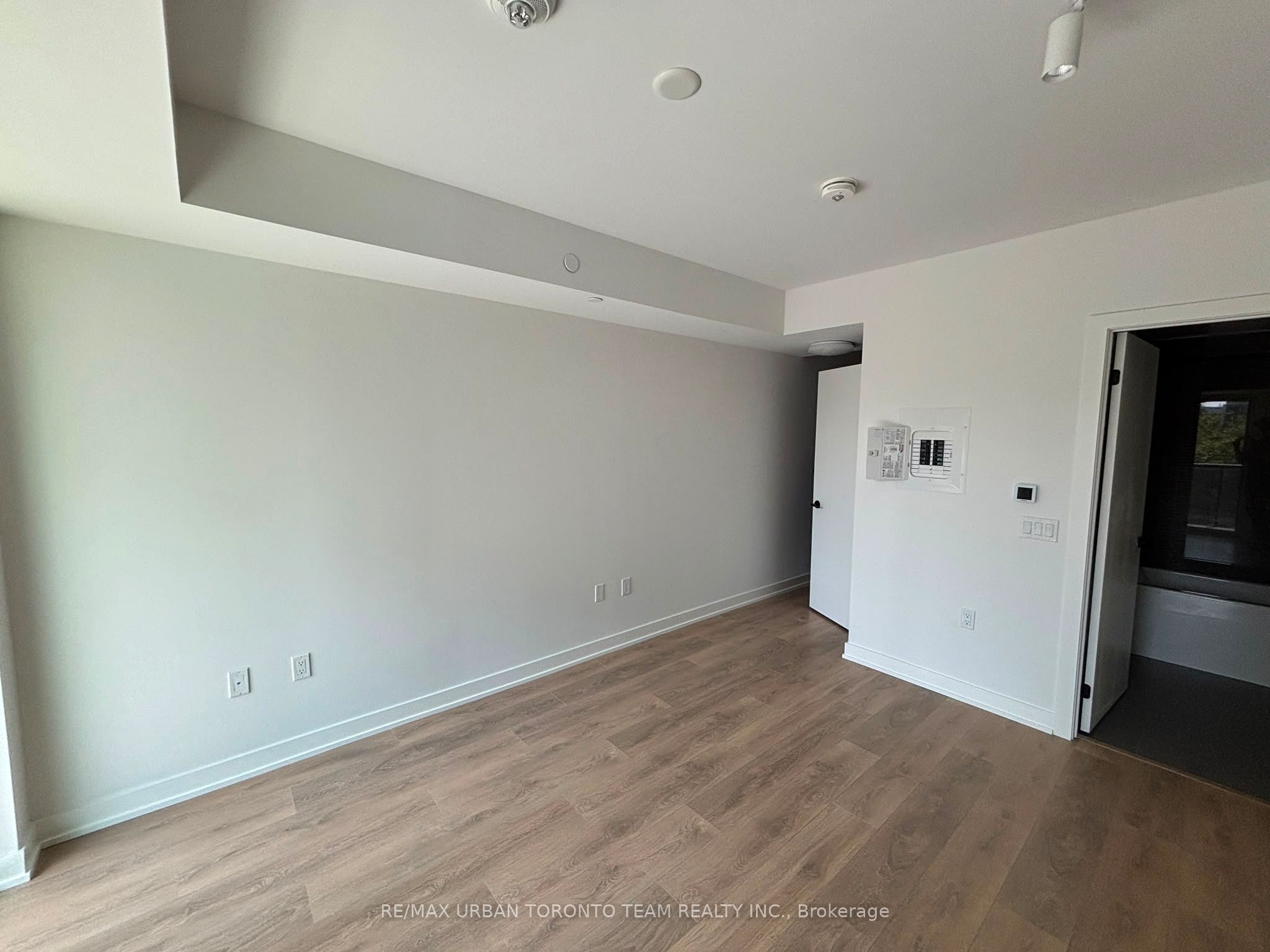 127 Broadway Avenue 413, Toronto, ON M4P 1V3 photo 3