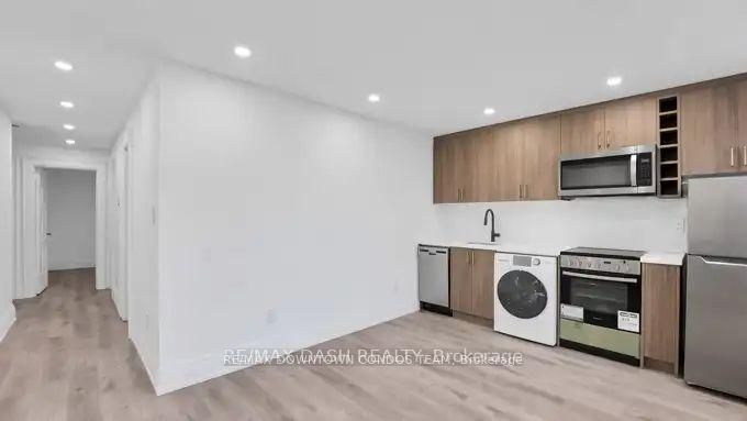 917 St Clair Avenue W 31, Toronto, ON M6C 1C7 photo 5
