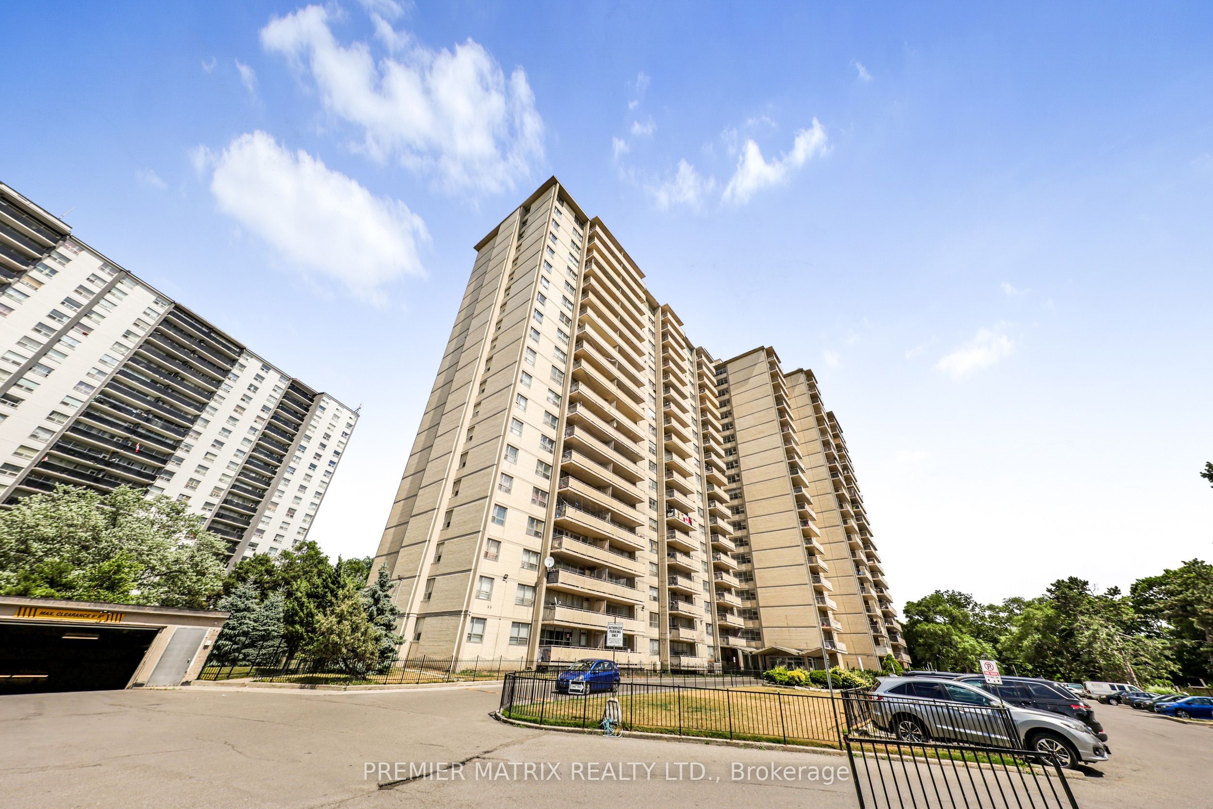 65 Thorncliffe Park Drive 1807, Toronto, ON M4H 1L2