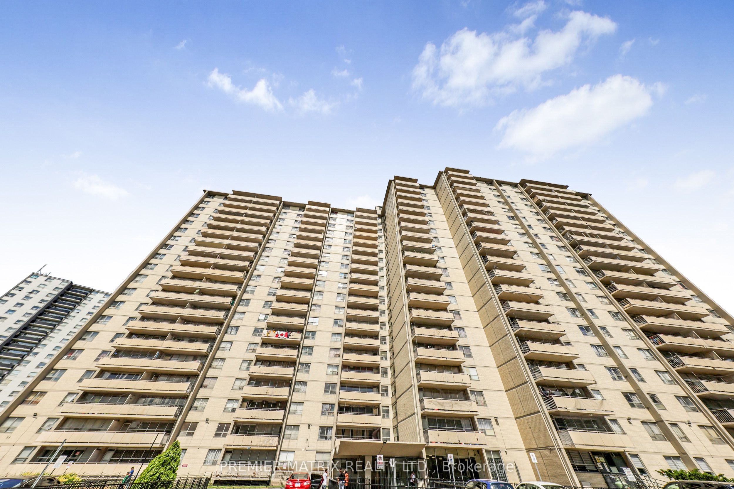65 Thorncliffe Park Drive 1807, Toronto, ON M4H 1L2 photo 2