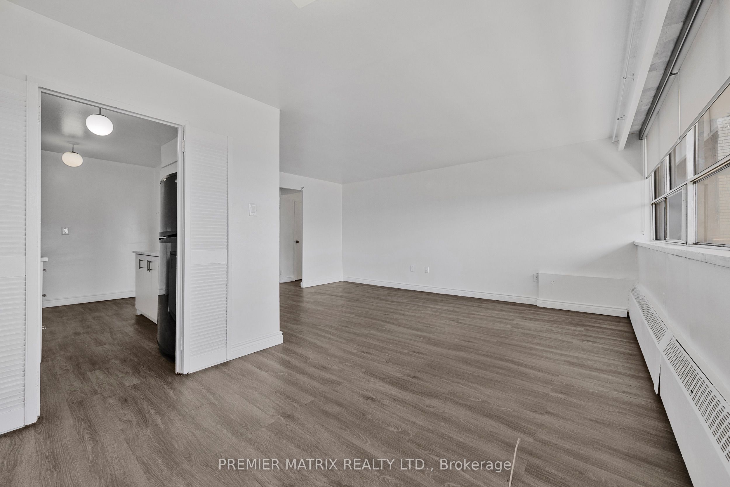65 Thorncliffe Park Drive 1807, Toronto, ON M4H 1L2 photo 5
