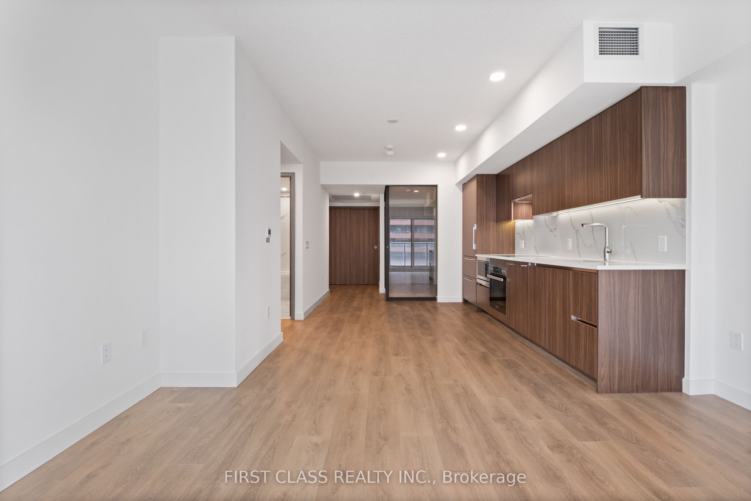 3 Concord Cityplace Way 728W, Toronto, ON M5V 0X4 photo 3