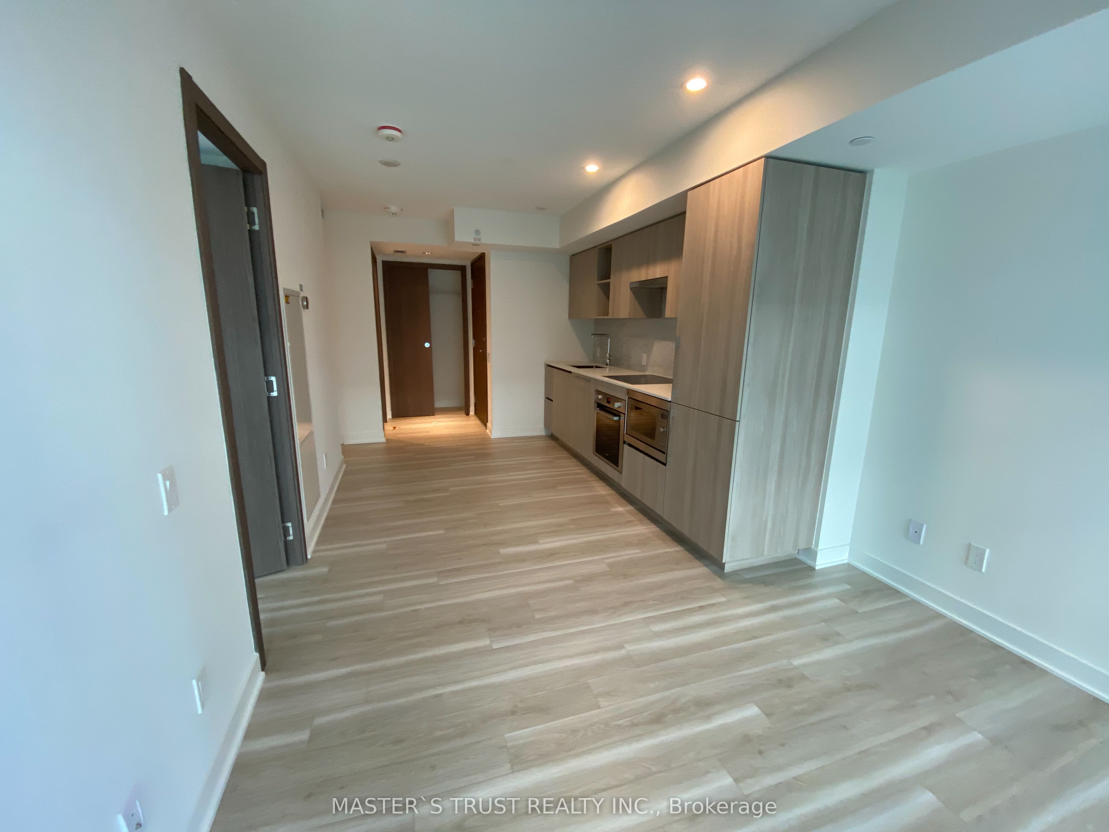 17 Bathurst Street 716, Toronto, ON M5V 0N1 photo 5