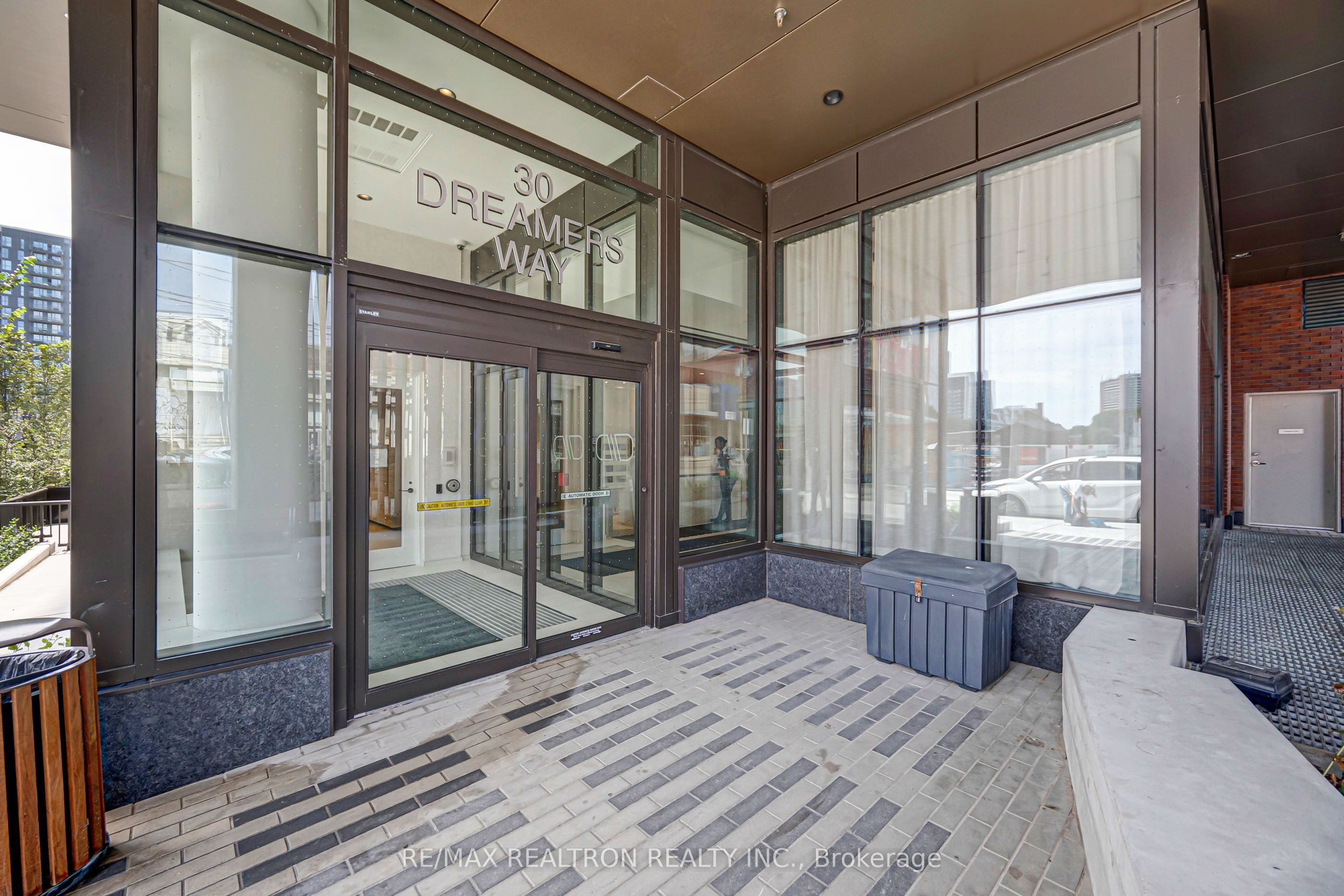 30 Dreamers Way 543, Toronto, ON M5A 0Y7 photo 2